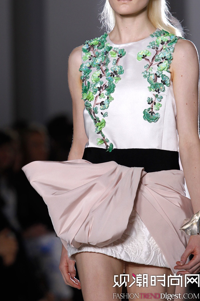 Giambattista Valli 2014İʱװܸ߶㳡ͼƬ