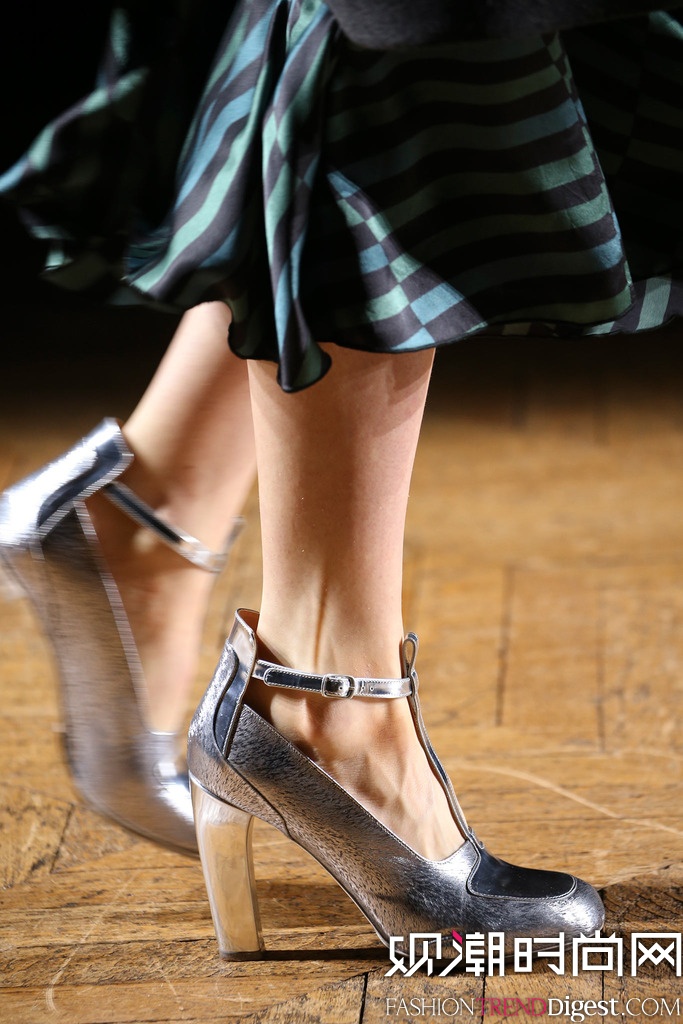 Dries Van Noten  2014�ﶬ�׶�ʱװ��Ůװ�㳡����ͼƬ