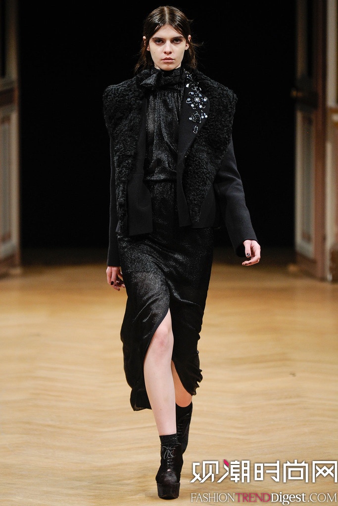Sharon Wauchob  2014ﶬrbŮbDƬ