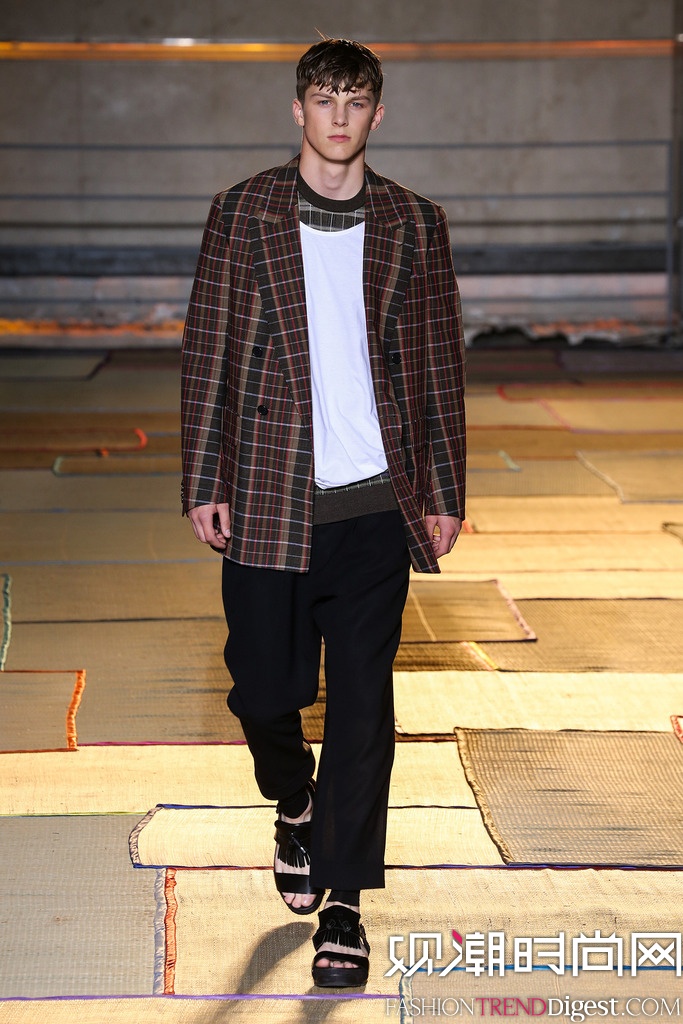 Cerruti 2015İbDƬ