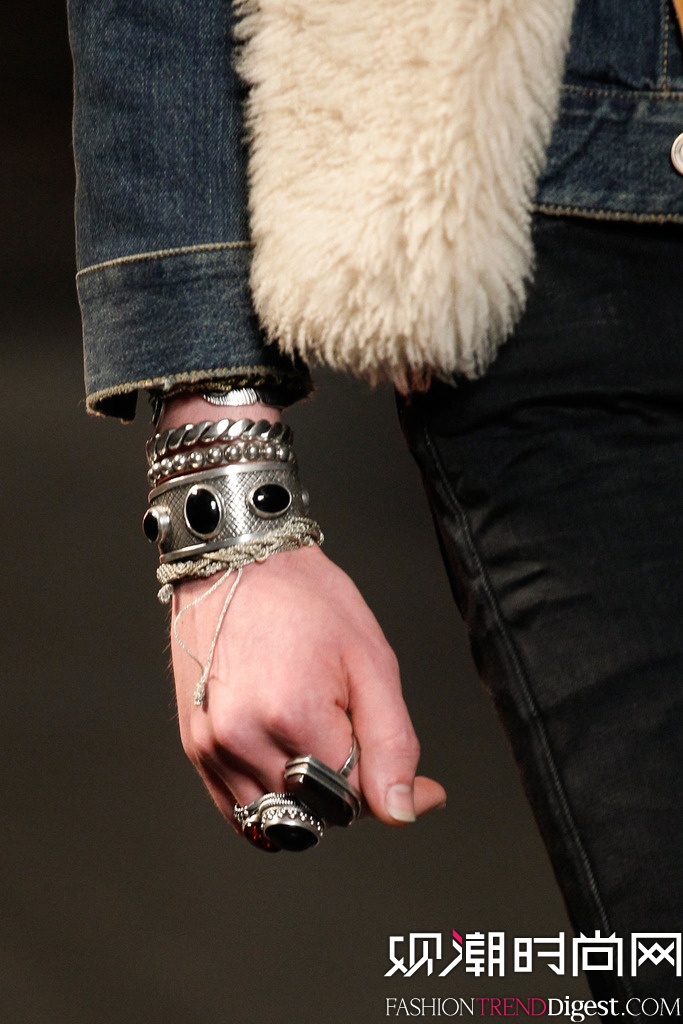 Saint Laurent 2015İbDƬ