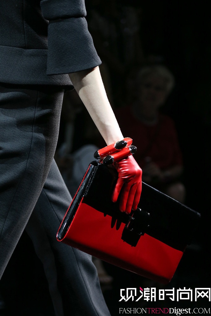 Armani Priv�� 2014�ﶬ����ʱװ�ܸ߶��㳡����ͼƬ