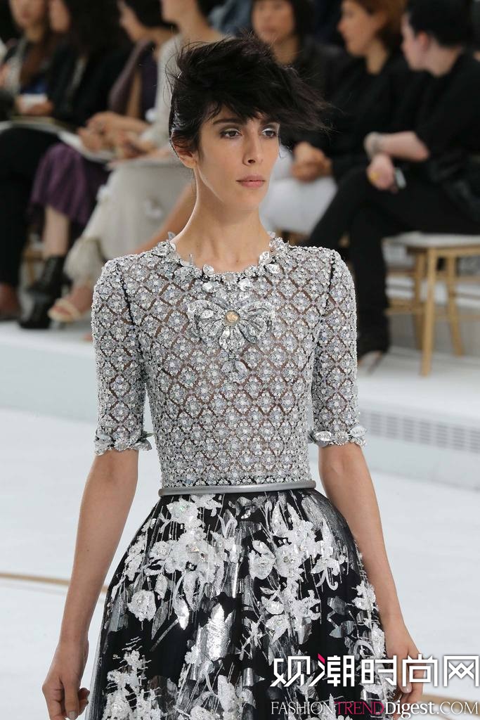 香奈儿 [英文名]: chanel [品牌官网]: 点击访问> [品牌类别]: 设计师