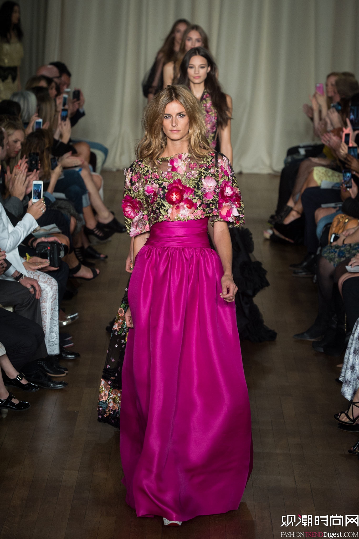 Marchesa 2015׶ʱװ㳡ͼƬ