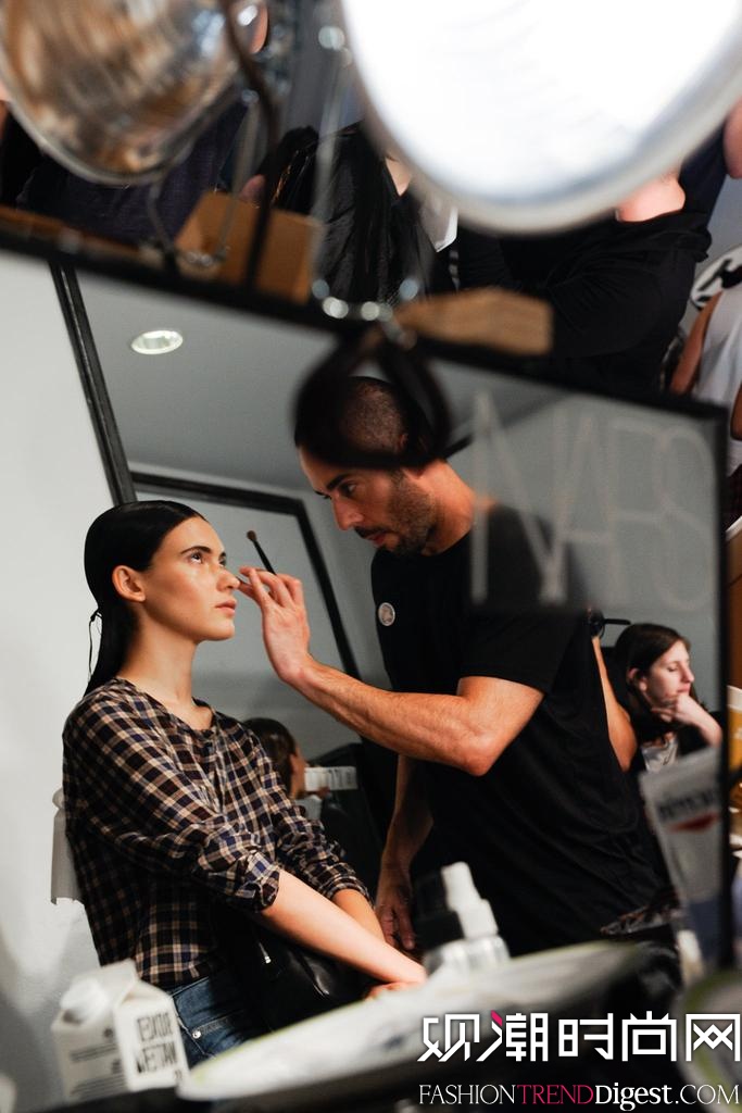Thakoon 2015ļ~sr(sh)b(chng)DƬ