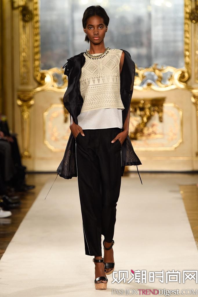 les copains 2015春夏米兰时装周秀场用古典主义的华贵装饰点缀现代
