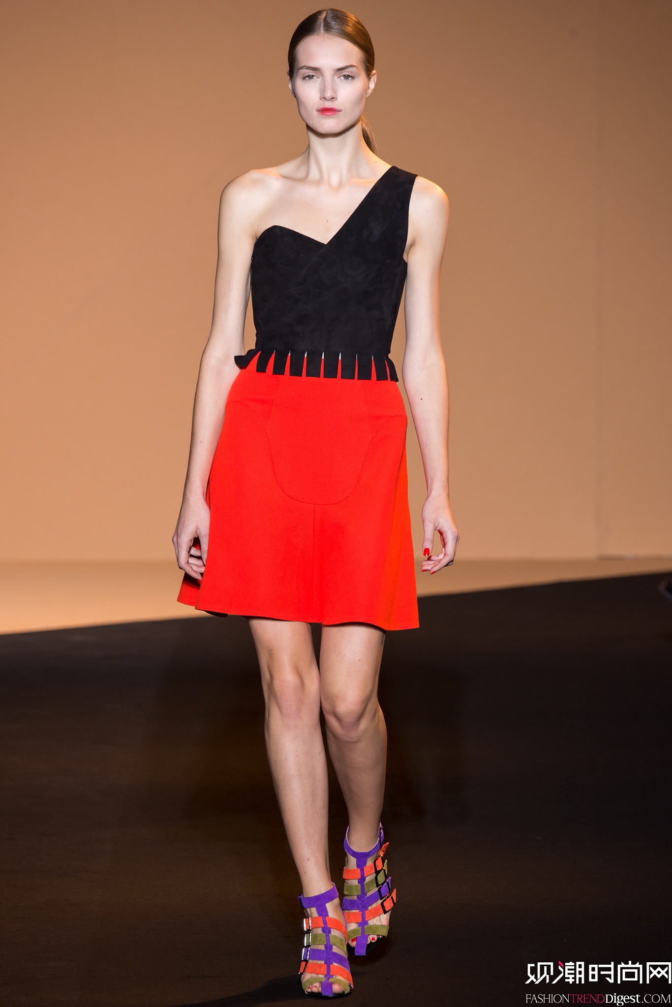 Roland Mouret 2015İʱװ㳡ͼƬ