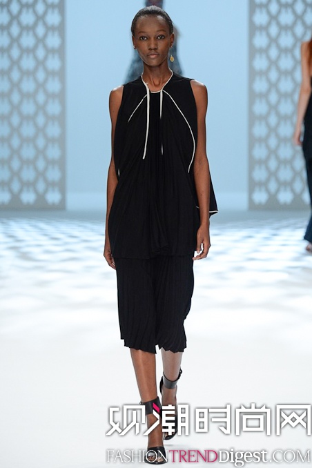 Chalayan 2015İʱװ㳡ͼƬ