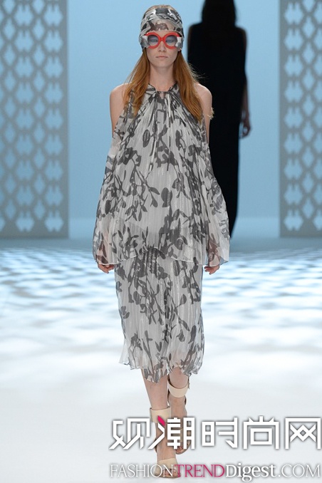 Chalayan 2015İrbDƬ