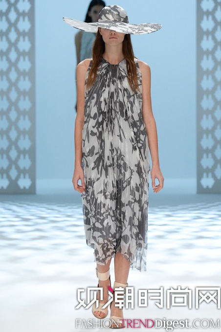 Chalayan 2015İrbDƬ