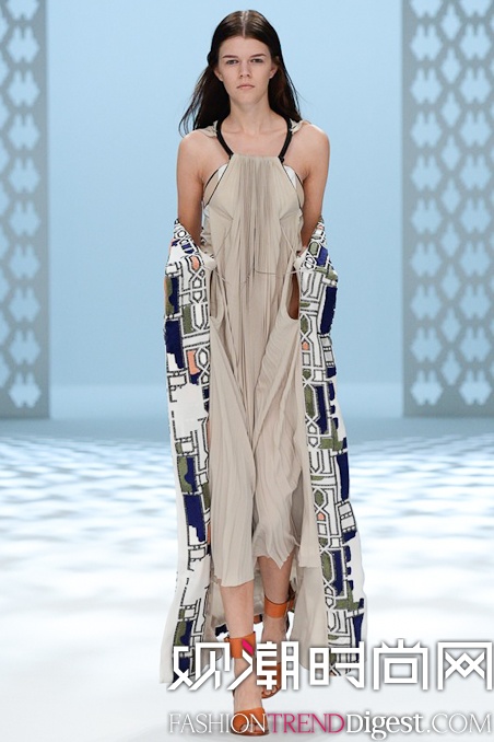 Chalayan 2015İrbDƬ