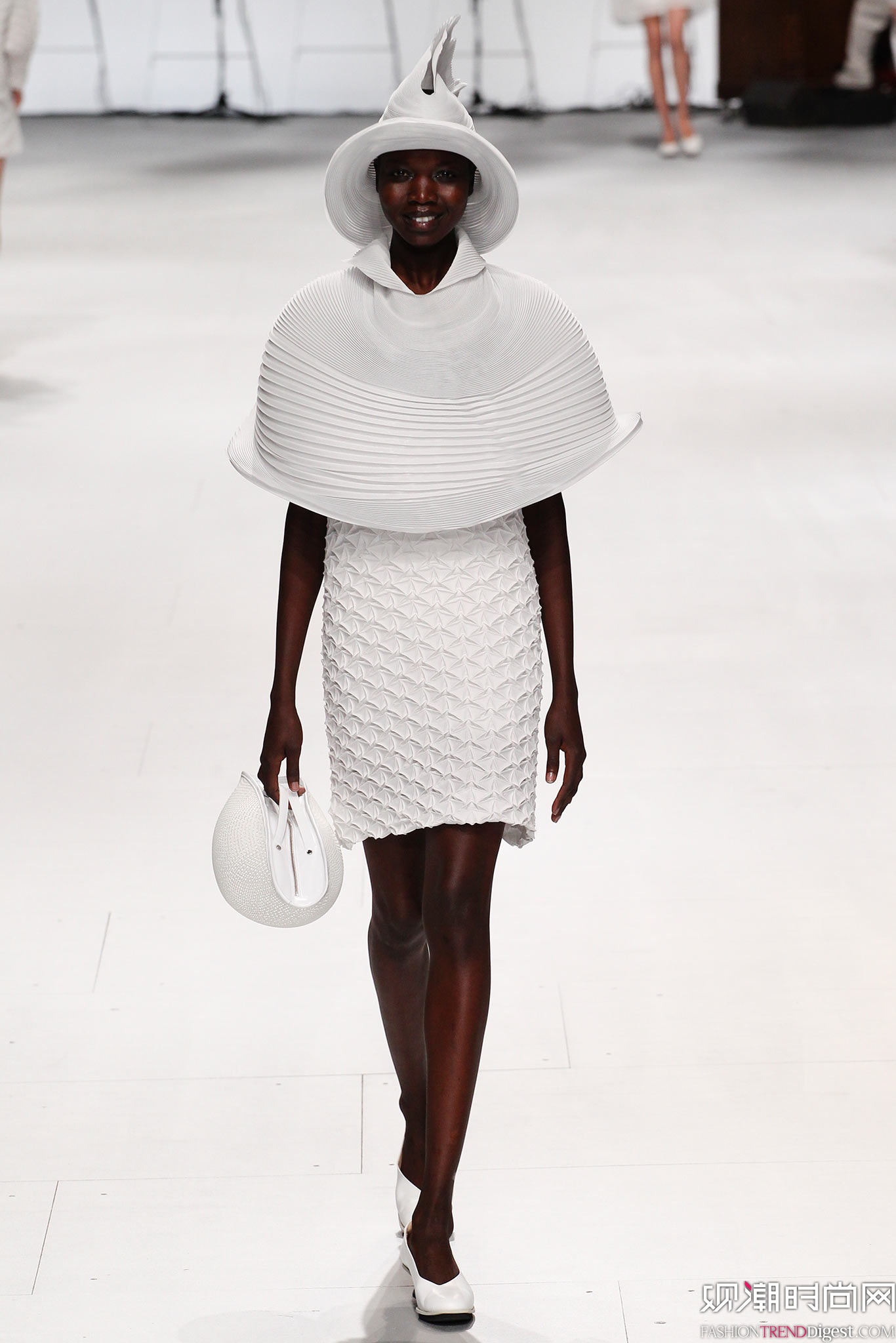 Issey Miyake 2015İʱװ㳡ͼƬ