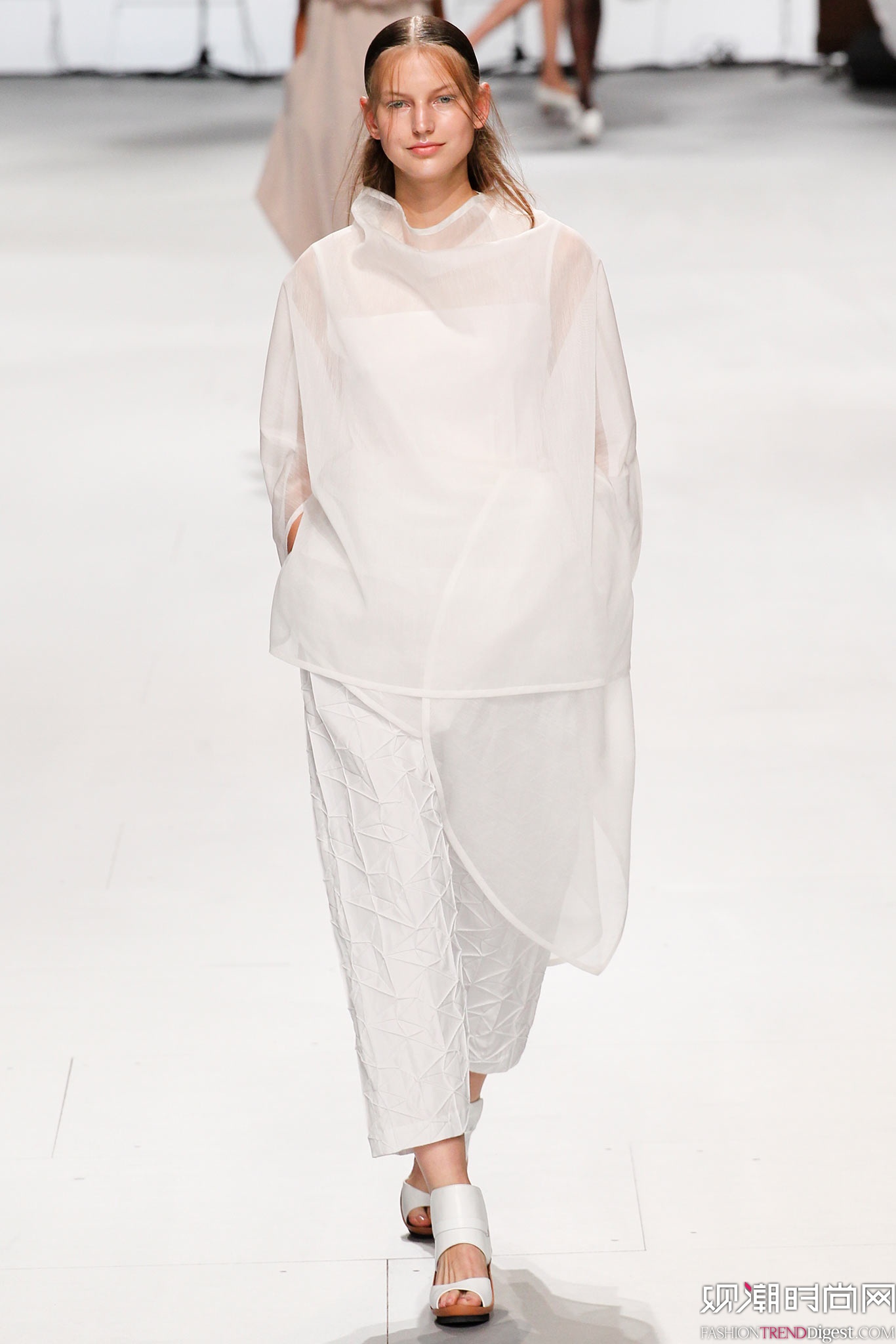 Issey Miyake 2015İʱװ㳡ͼƬ