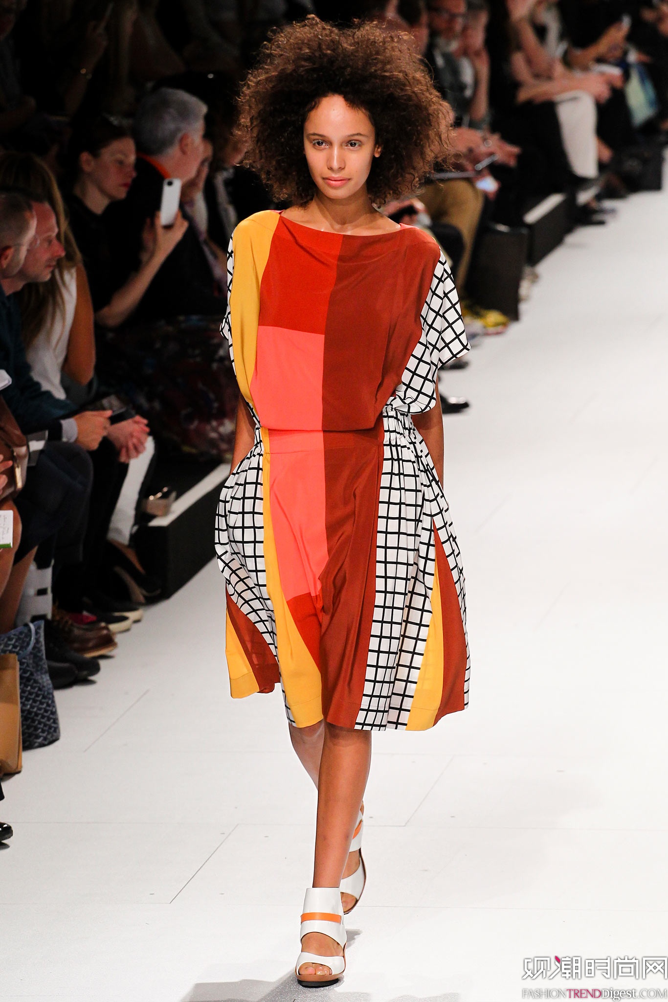 Issey Miyake 2015İʱװ㳡ͼƬ