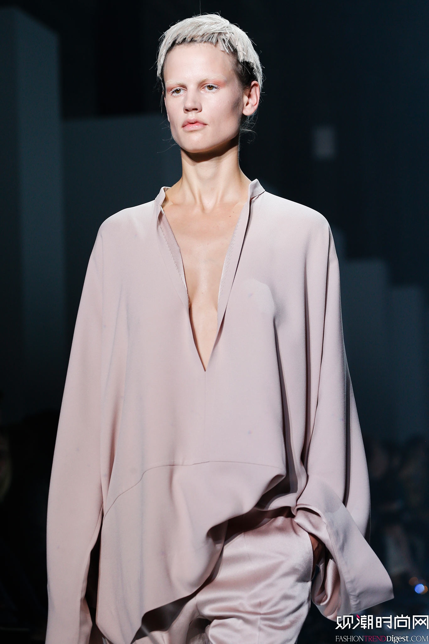 Haider Ackermann 2015İrbDƬ