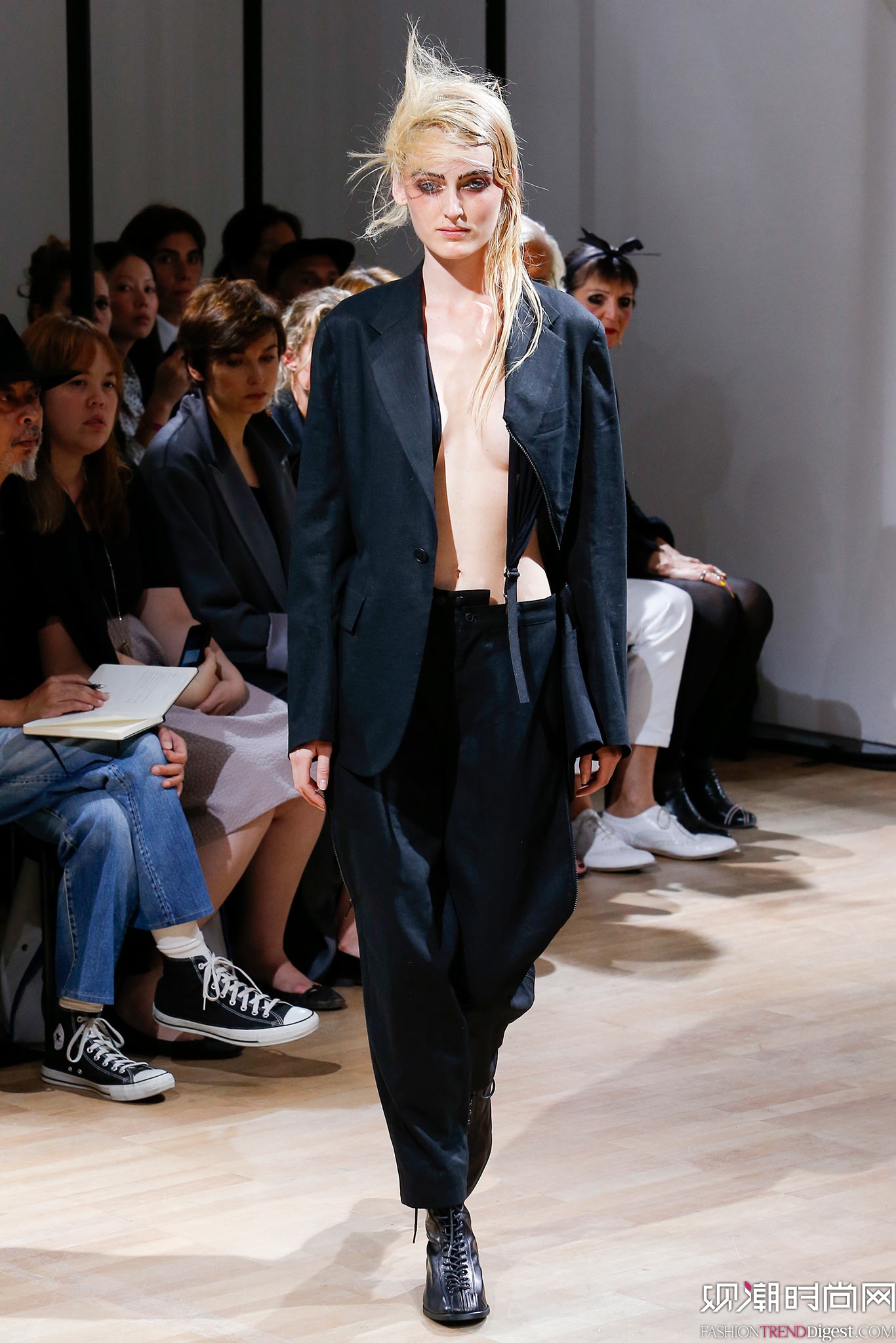 Yohji Yamamoto 2015İʱװ㳡ͼƬ