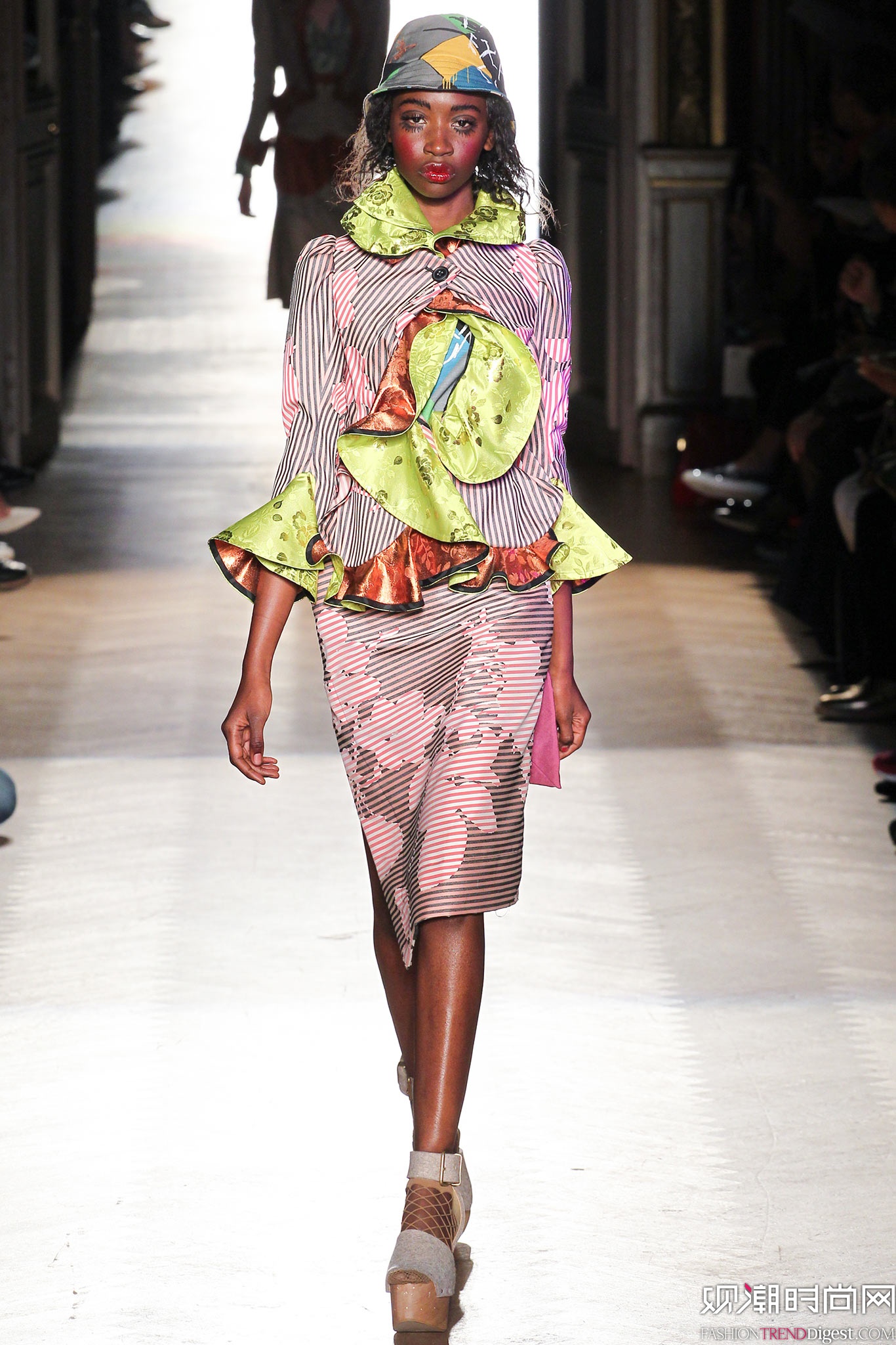 Vivienne Westwood 2015İrbDƬ
