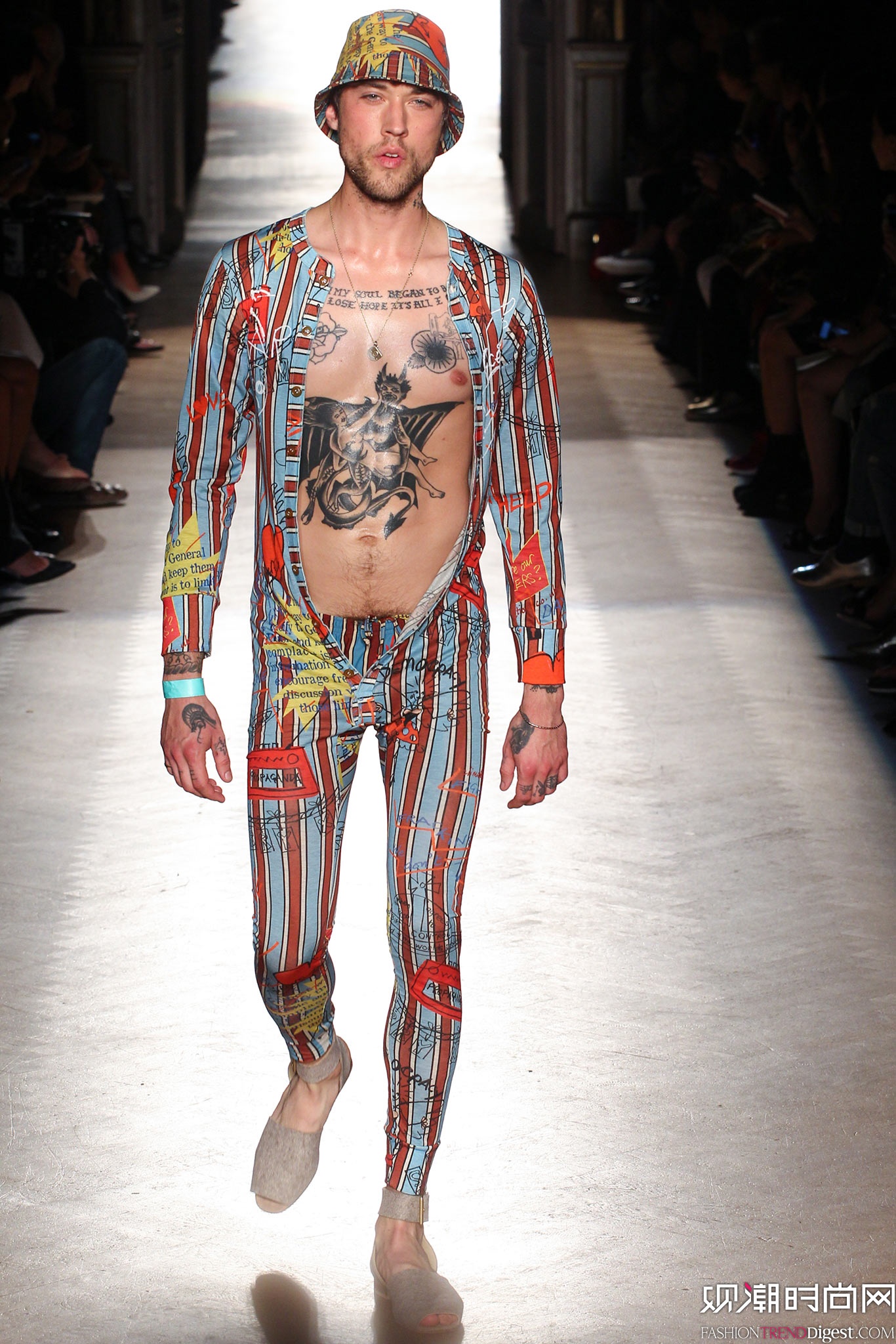 Vivienne Westwood 2015İrbDƬ