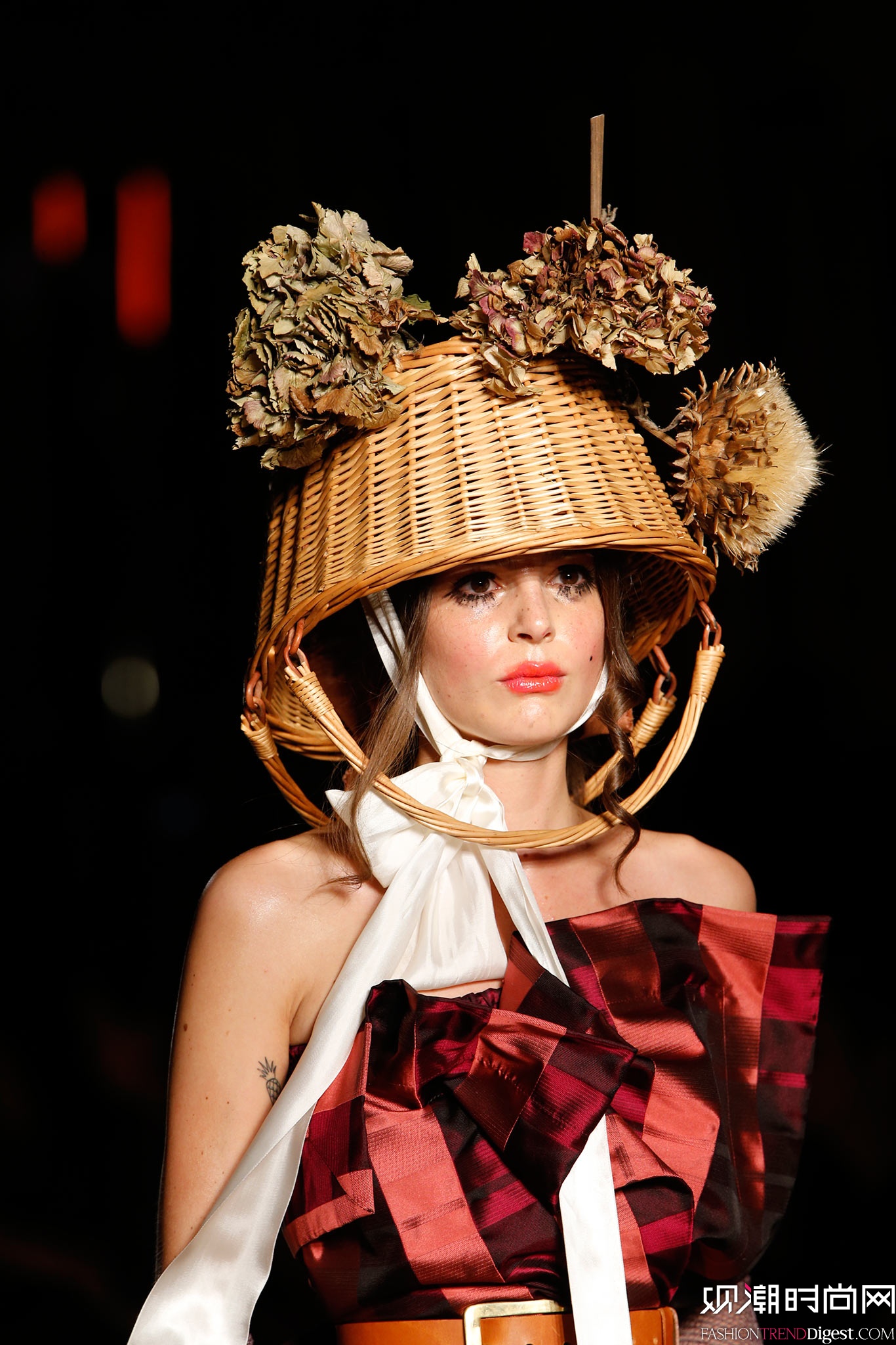Vivienne Westwood 2015���İ���ʱװ���㳡����ͼƬ