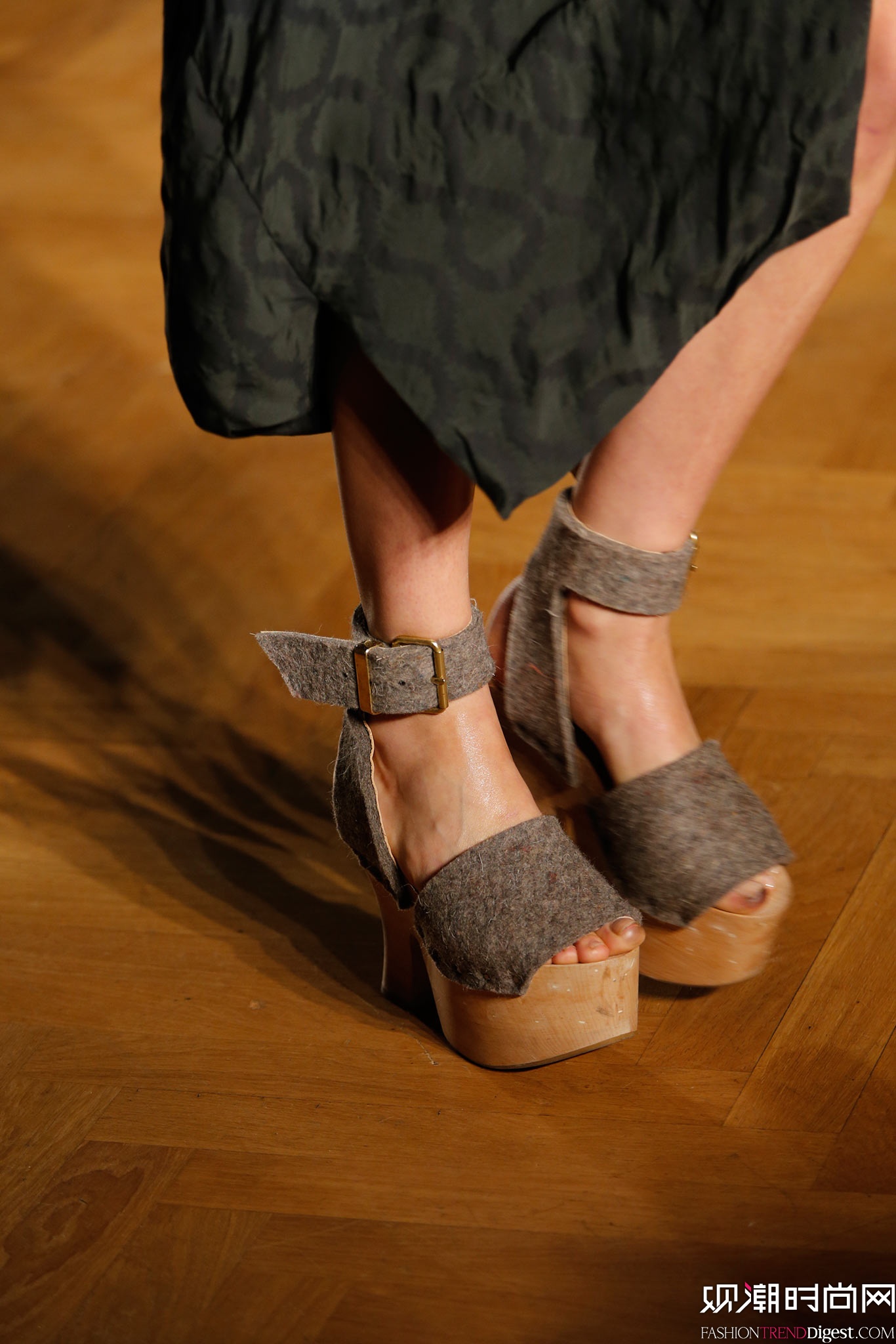 Vivienne Westwood 2015���İ���ʱװ���㳡����ͼƬ