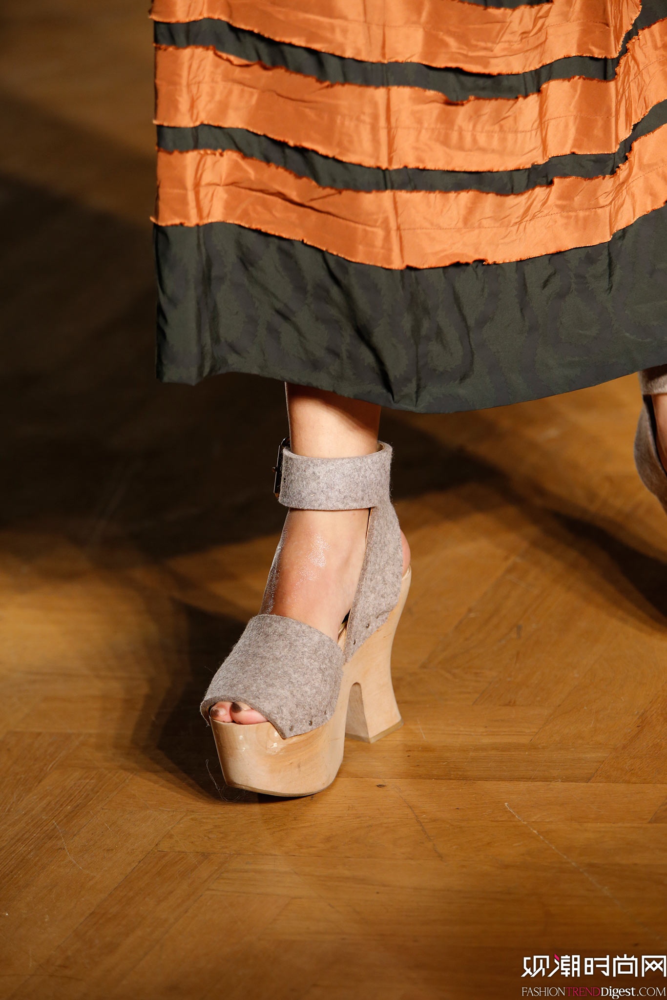 Vivienne Westwood 2015���İ���ʱװ���㳡����ͼƬ
