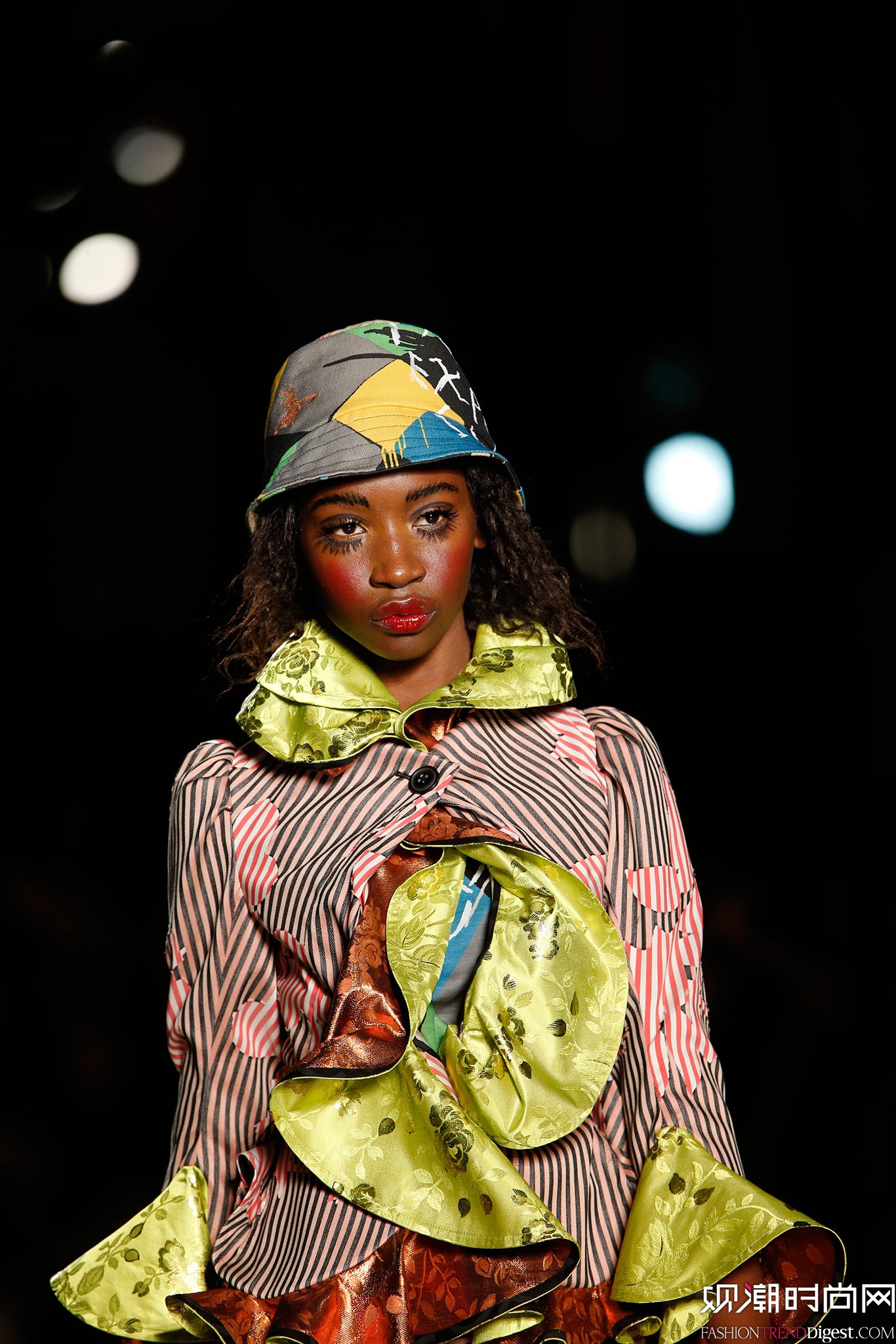 Vivienne Westwood 2015���İ���ʱװ���㳡����ͼƬ