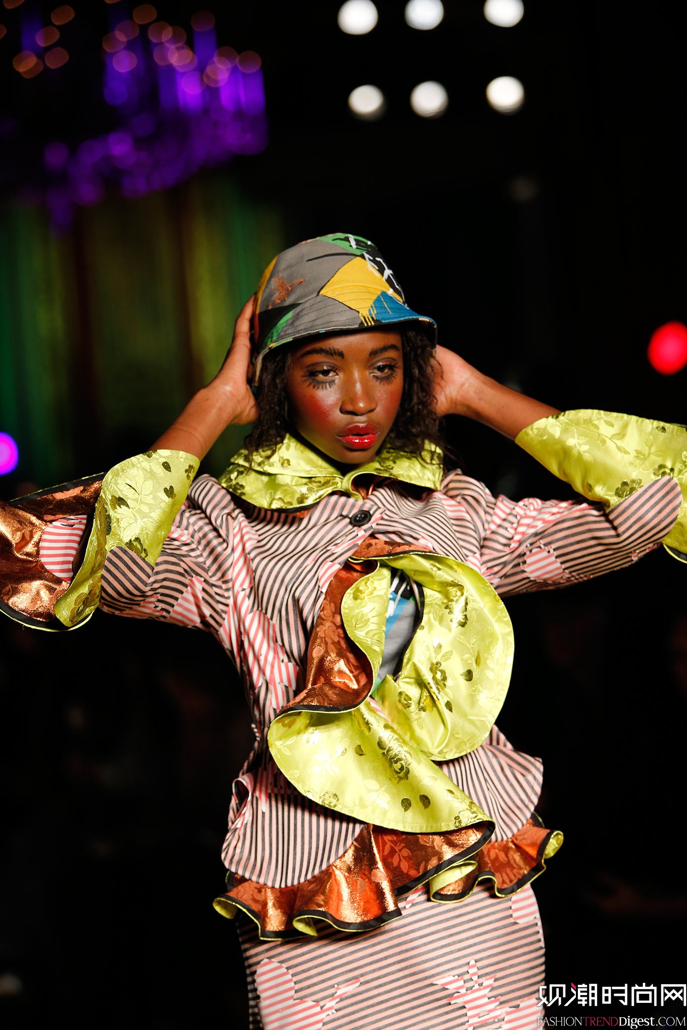Vivienne Westwood 2015���İ���ʱװ���㳡����ͼƬ