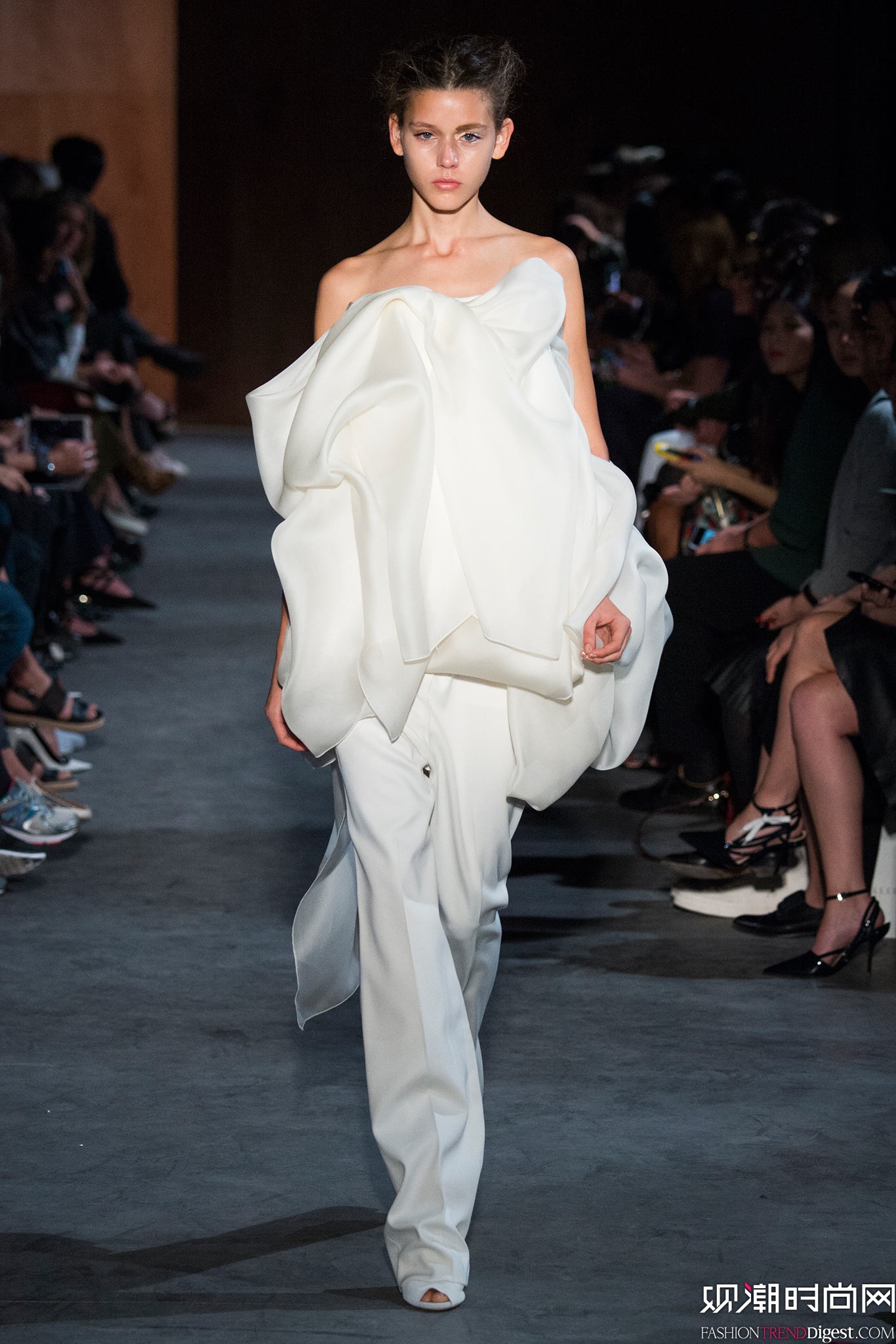 Ellery 2015İrbDƬ