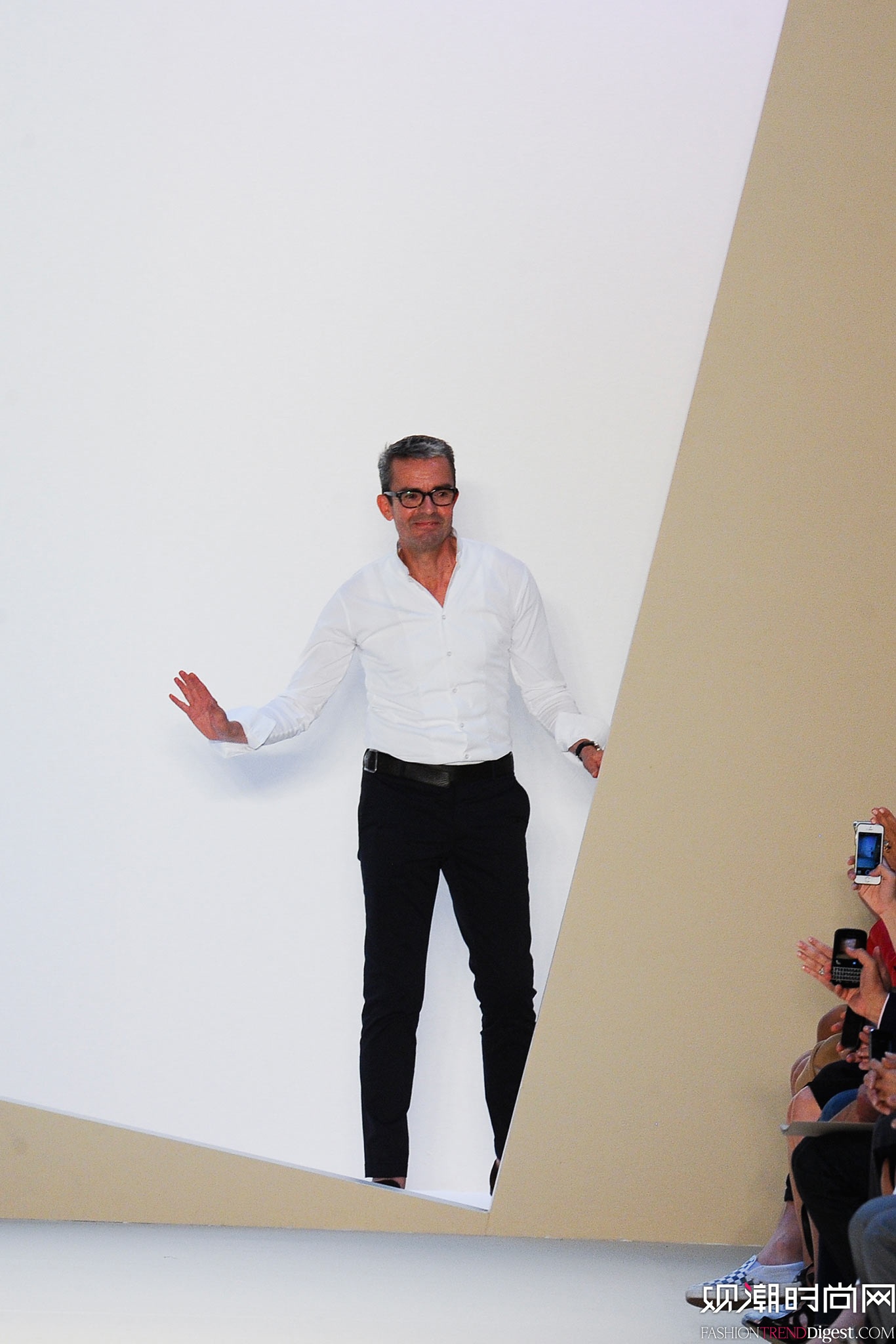 Akris 2015İrbDƬ