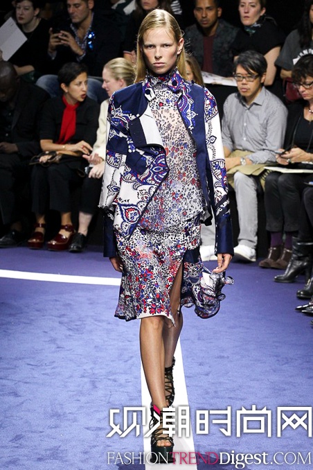 Sacai 2015İrbDƬ