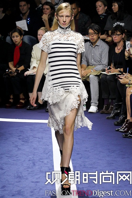 Sacai 2015İr(sh)bDƬ