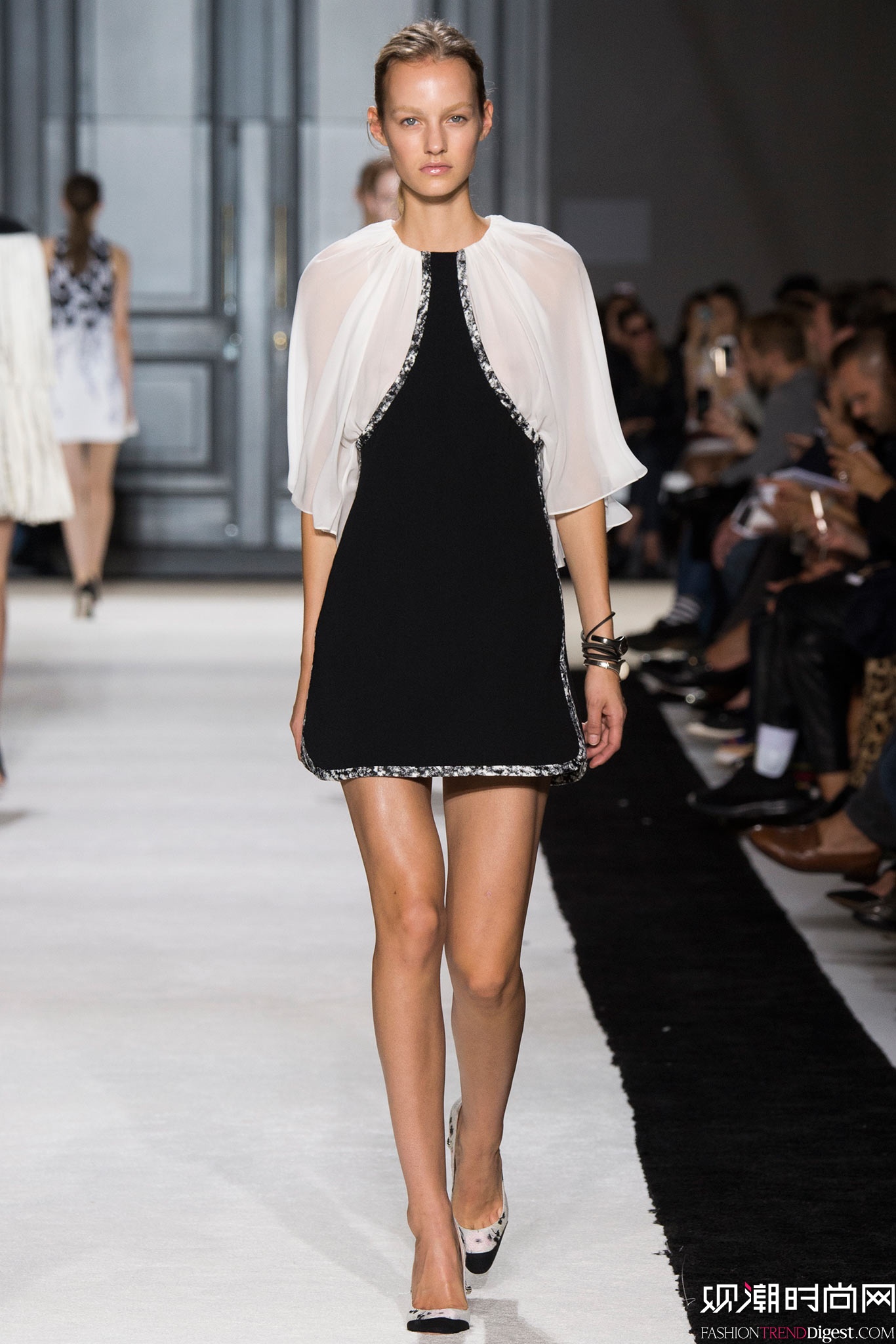 Giambattista Valli 2015İʱװ㳡ͼƬ