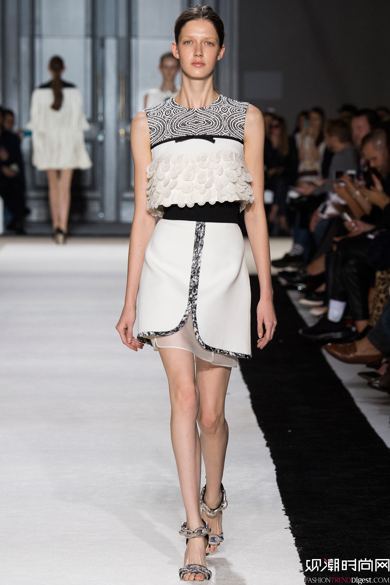 Giambattista Valli 2015İʱװ㳡ͼƬ