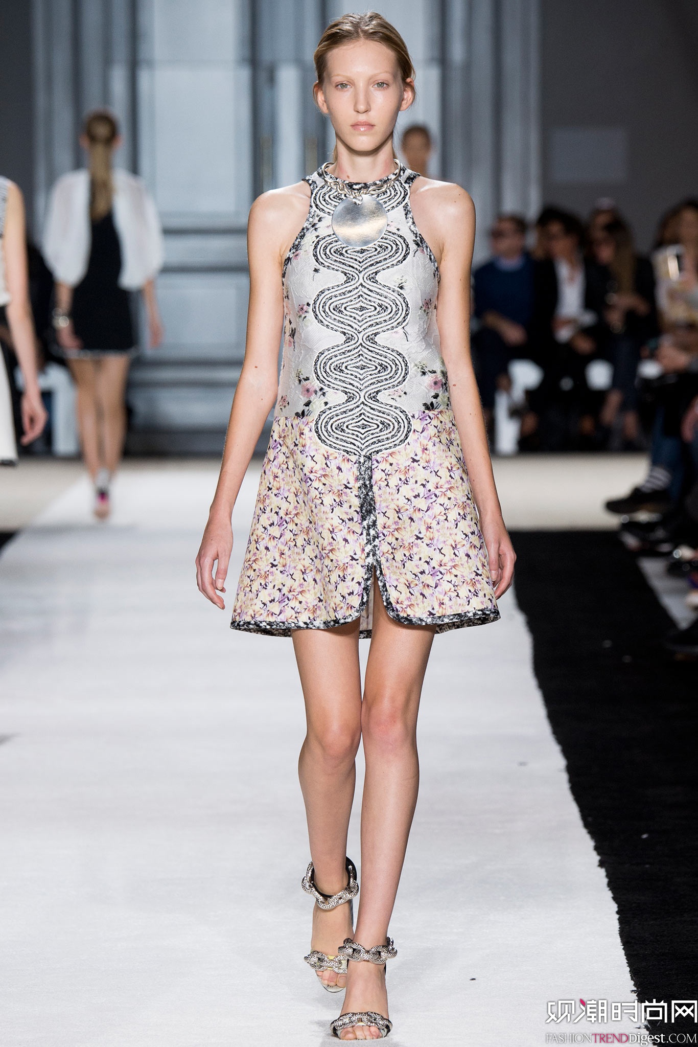 Giambattista Valli 2015İʱװ㳡ͼƬ