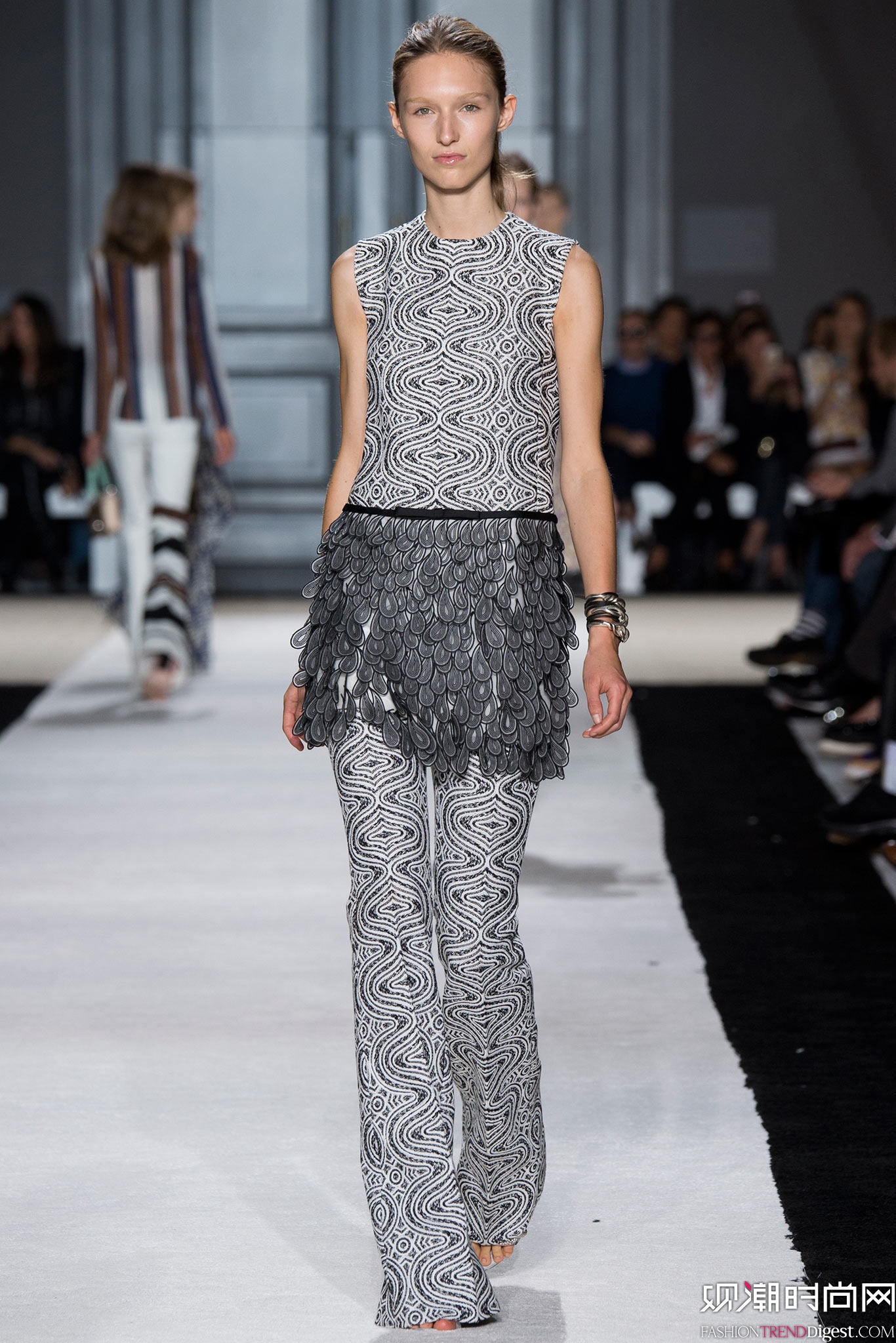 Giambattista Valli 2015İʱװ㳡ͼƬ