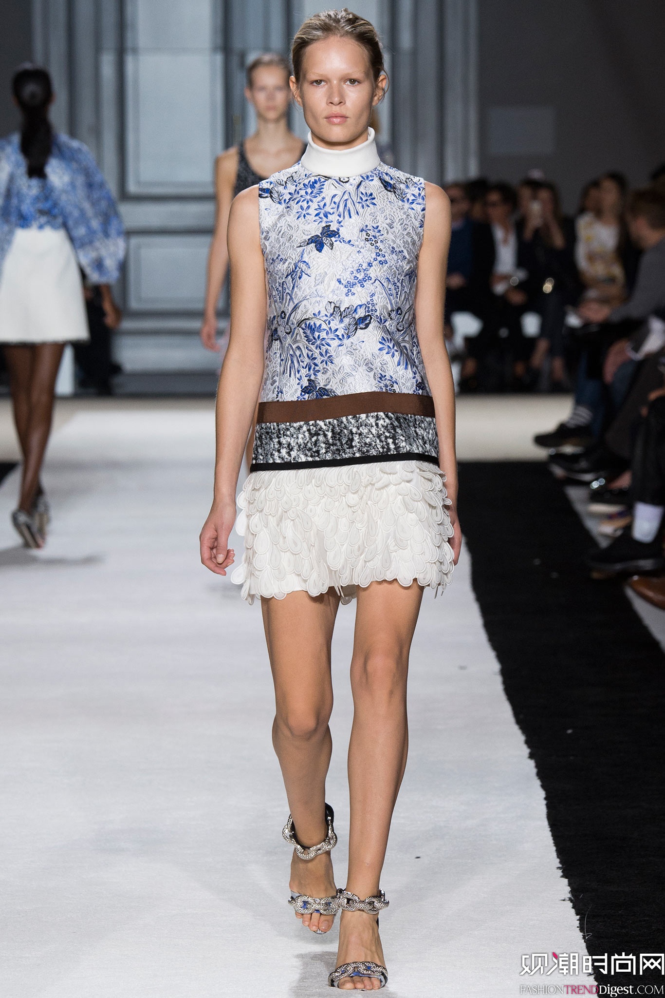 Giambattista Valli 2015İʱװ㳡ͼƬ