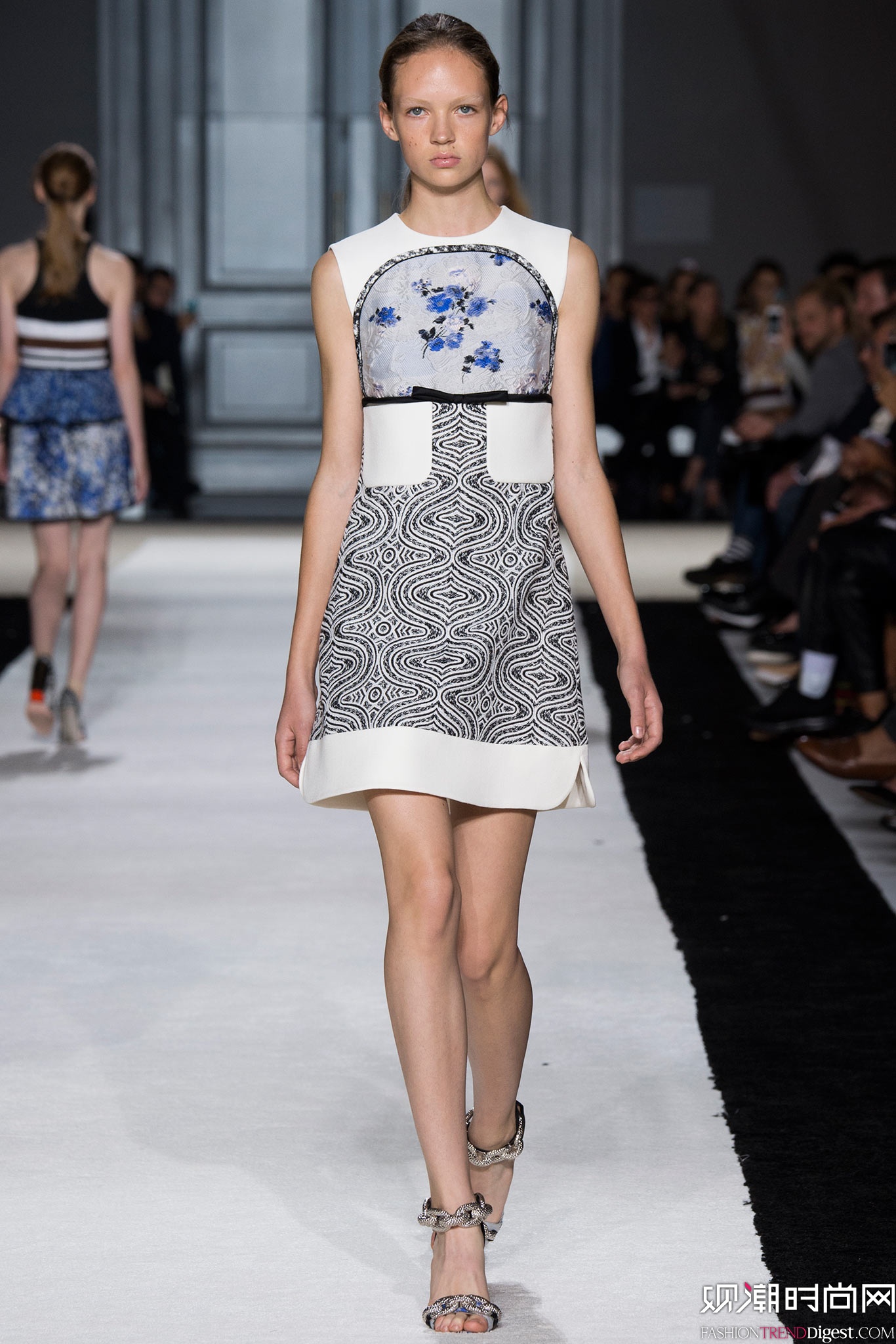 Giambattista Valli 2015İʱװ㳡ͼƬ