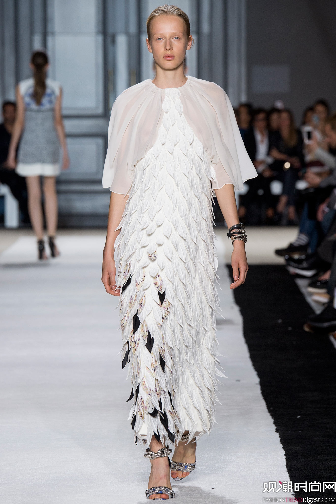 Giambattista Valli 2015İʱװ㳡ͼƬ