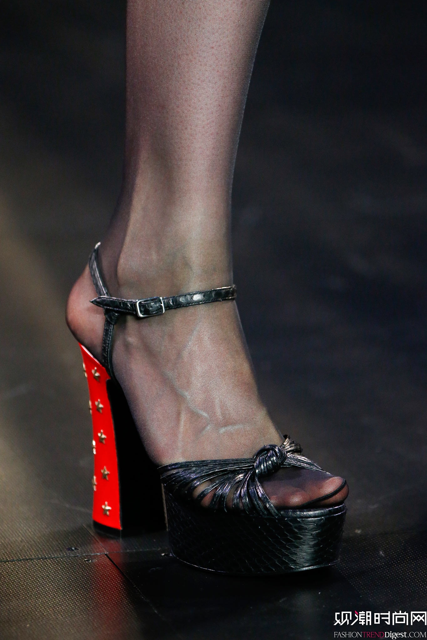 Saint Laurent 2015���İ���ʱװ���㳡����ͼƬ