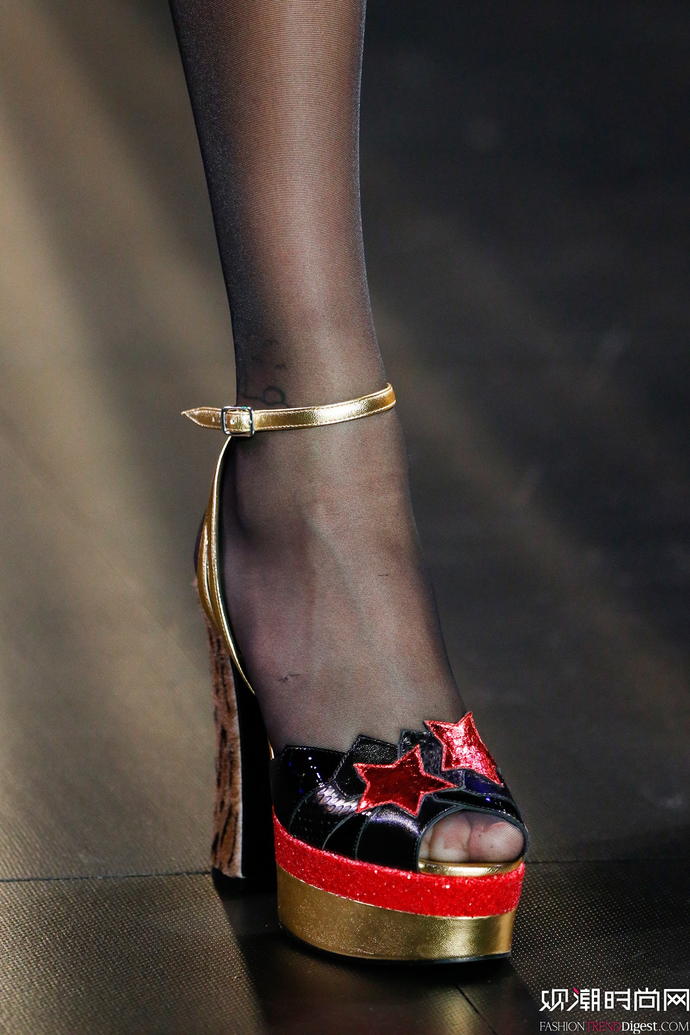 Saint Laurent 2015���İ���ʱװ���㳡����ͼƬ
