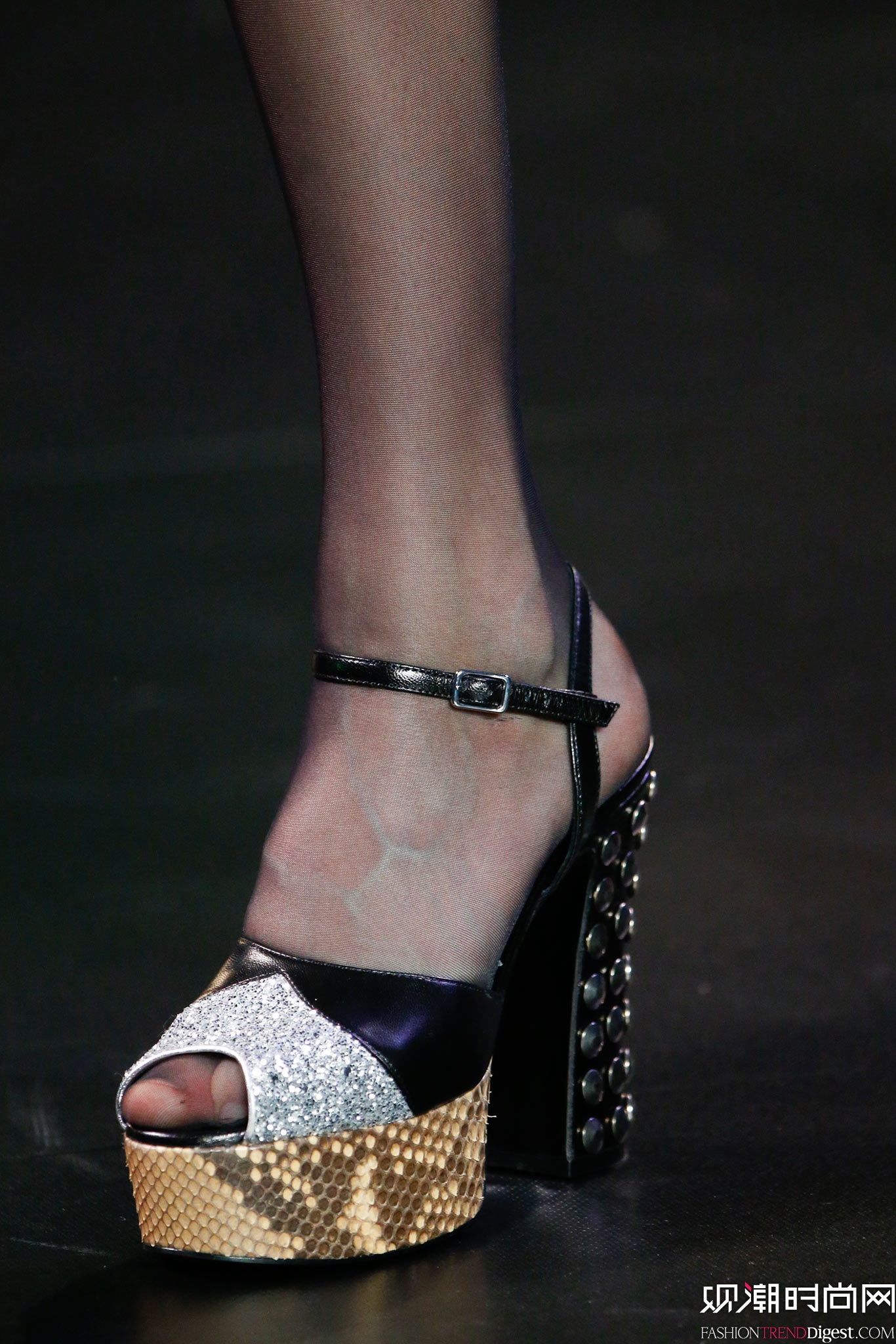 Saint Laurent 2015���İ���ʱװ���㳡����ͼƬ