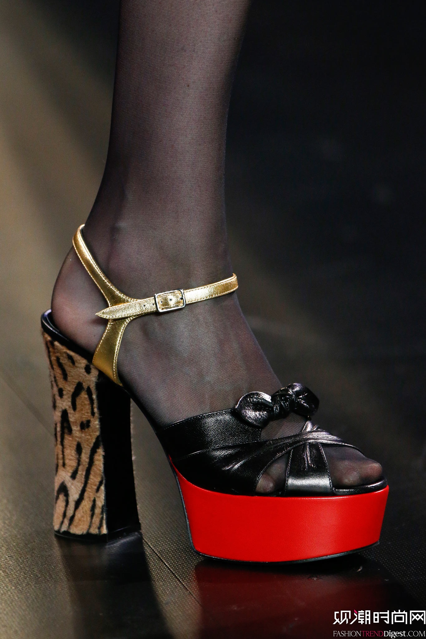 Saint Laurent 2015���İ���ʱװ���㳡����ͼƬ