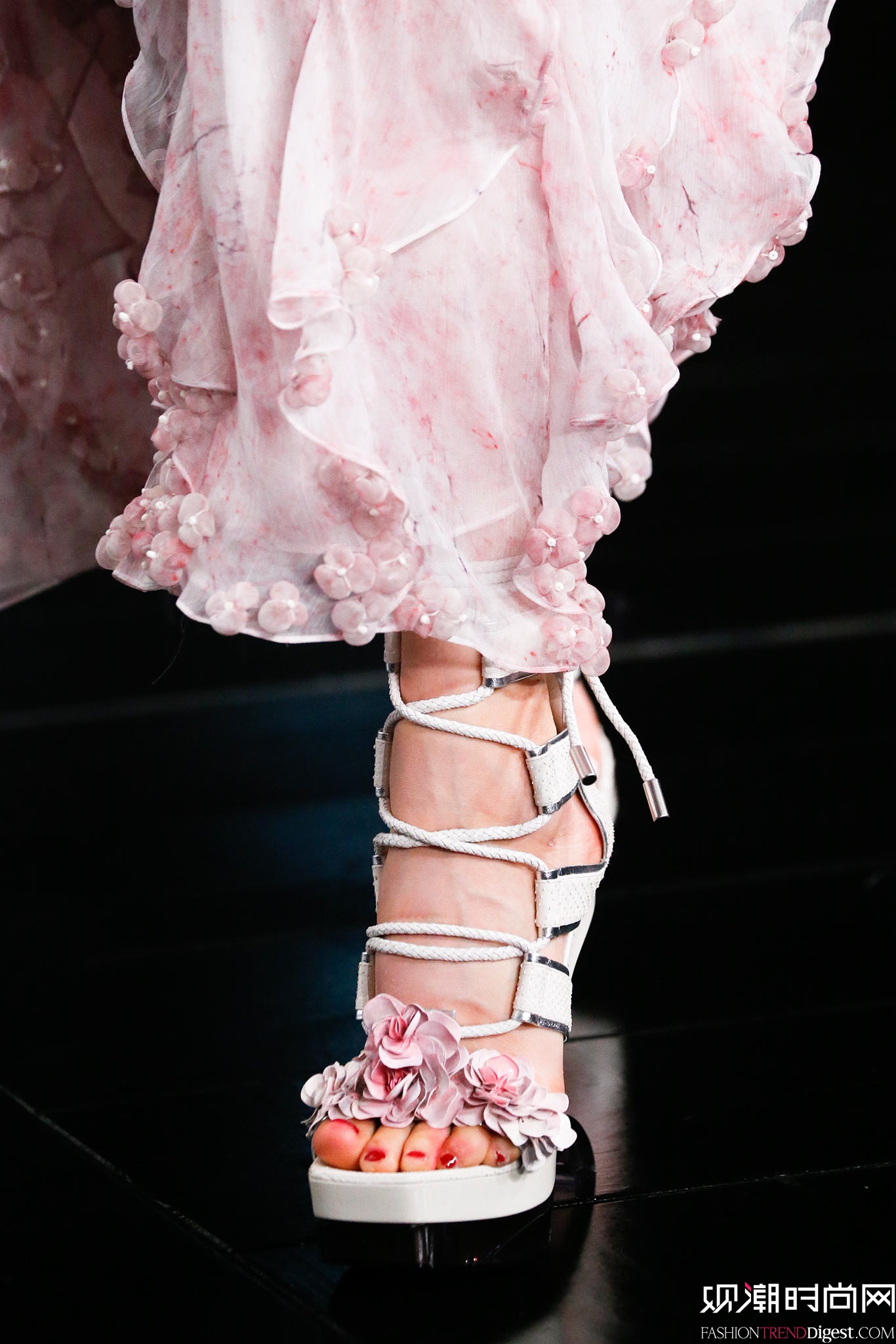 Alexander McQueen 2015İʱװ㳡ͼƬ