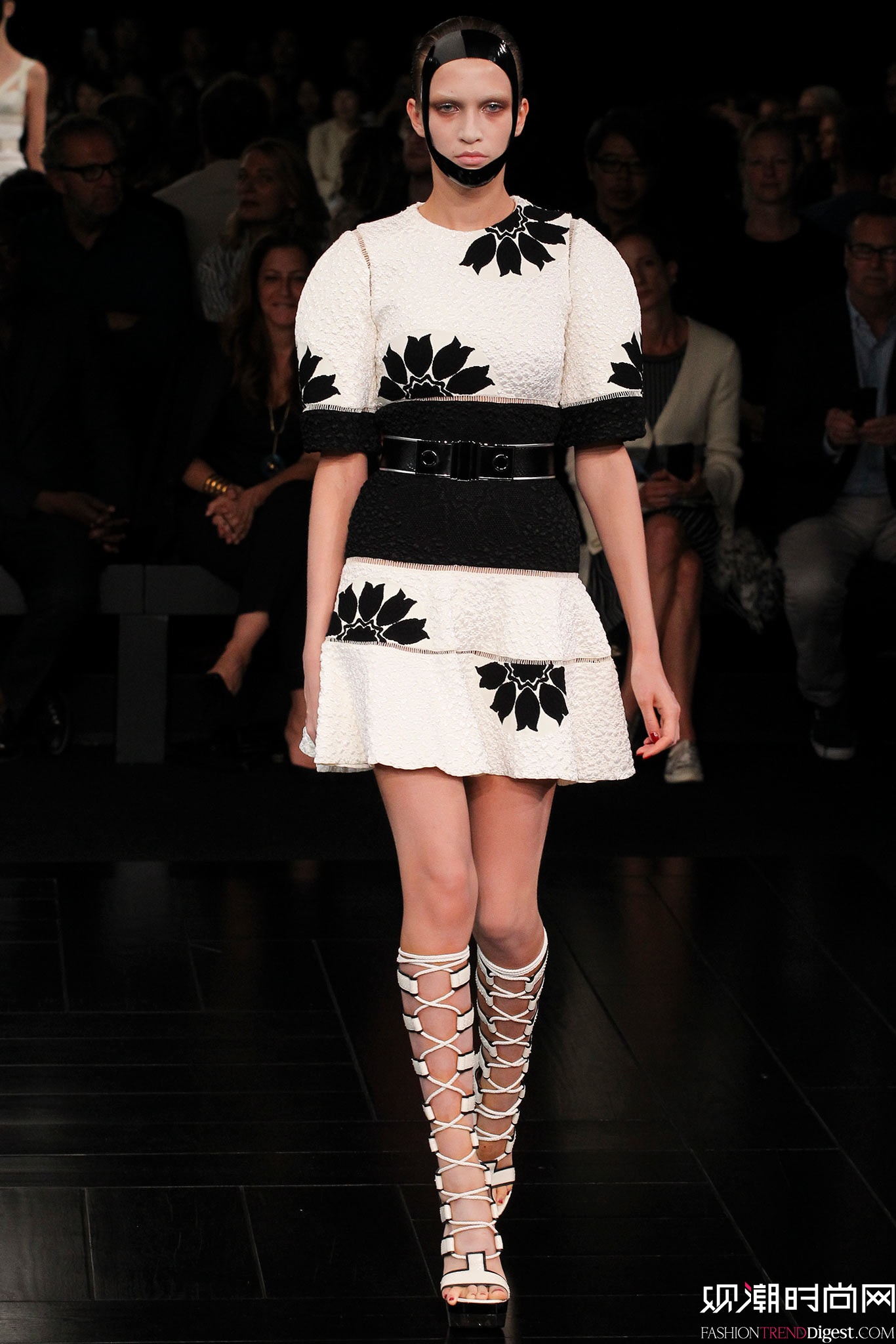 Alexander McQueen 2015İʱװ㳡ͼƬ