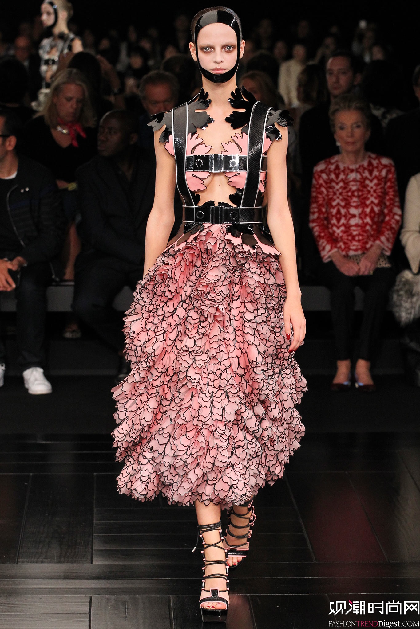 Alexander McQueen 2015İʱװ㳡ͼƬ