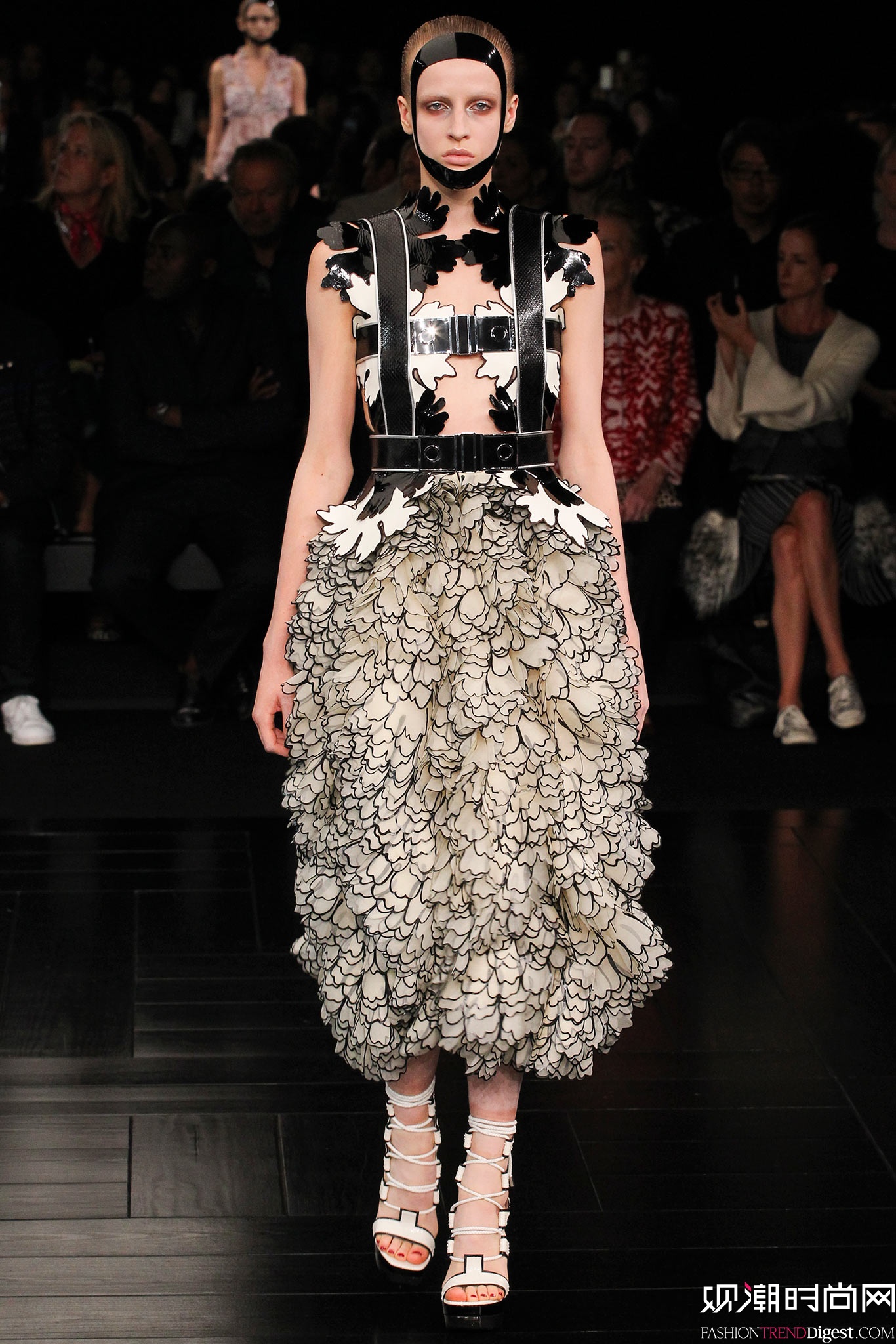 Alexander McQueen 2015İʱװ㳡ͼƬ