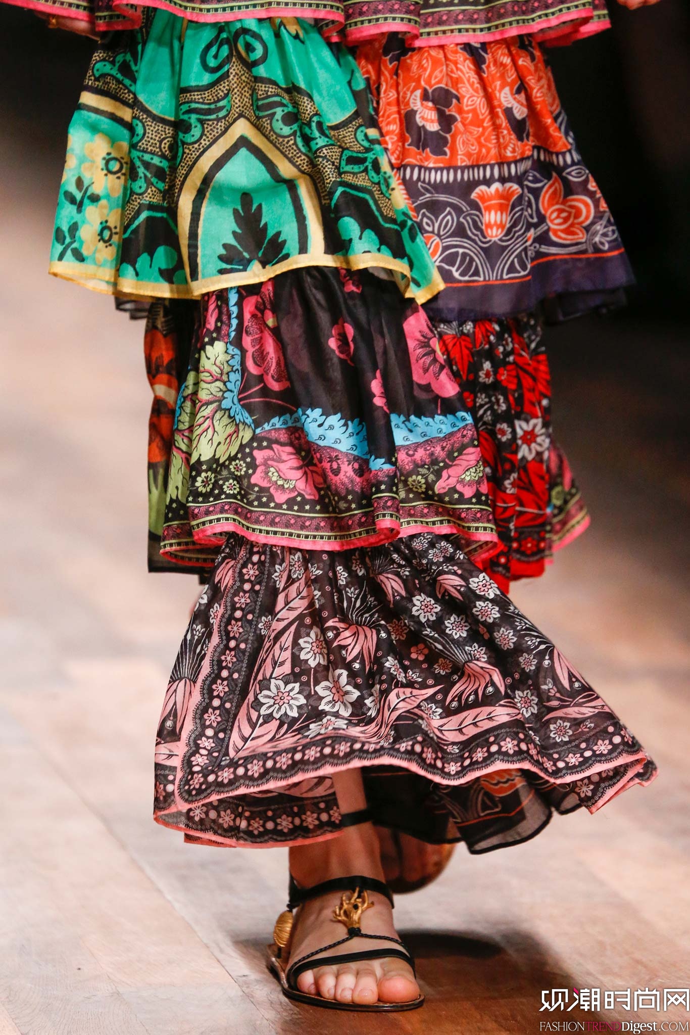 Valentino 2015İʱװ㳡ͼƬ