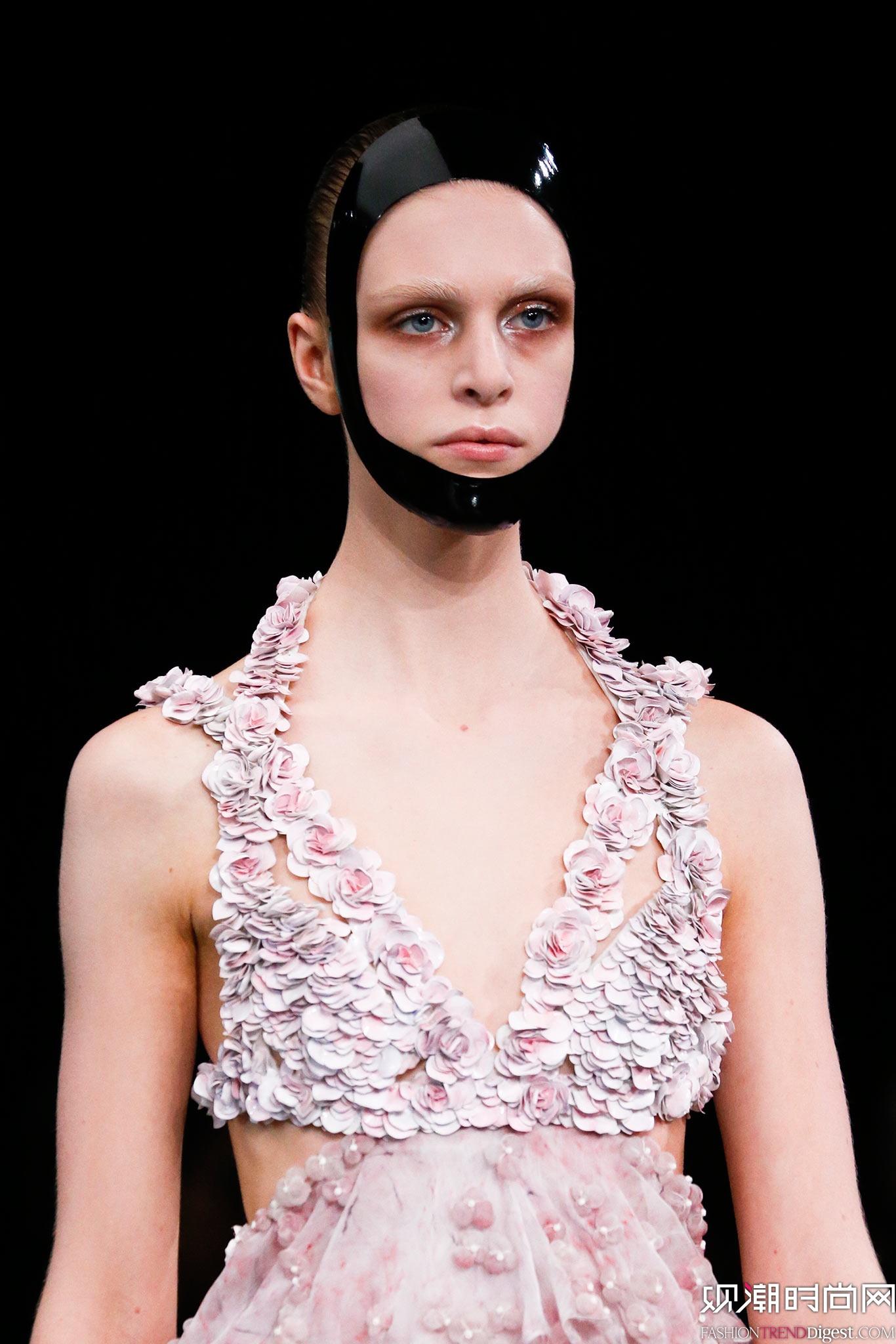 Alexander McQueen 2015İʱװ㳡ͼƬ