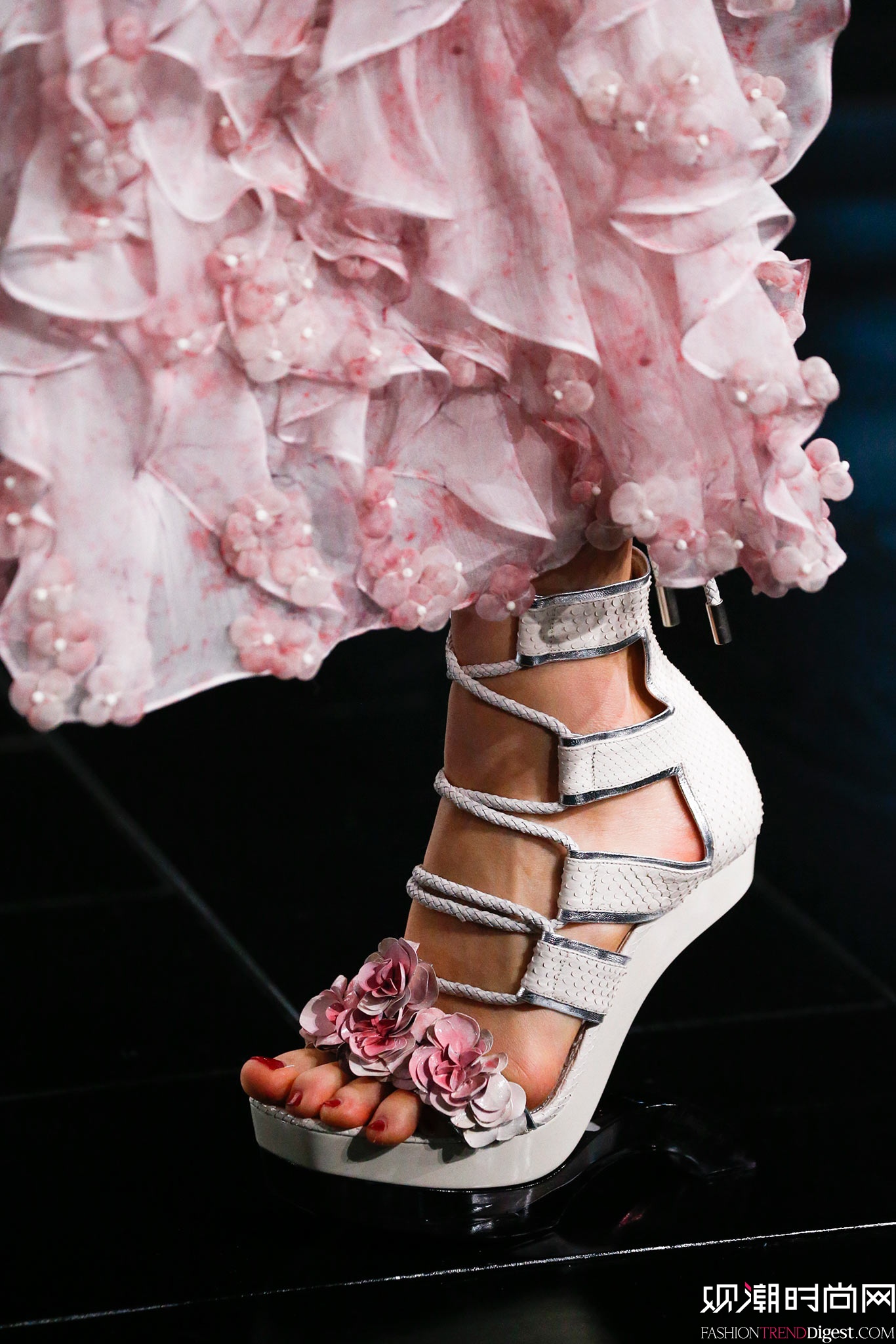 Alexander McQueen 2015İʱװ㳡ͼƬ