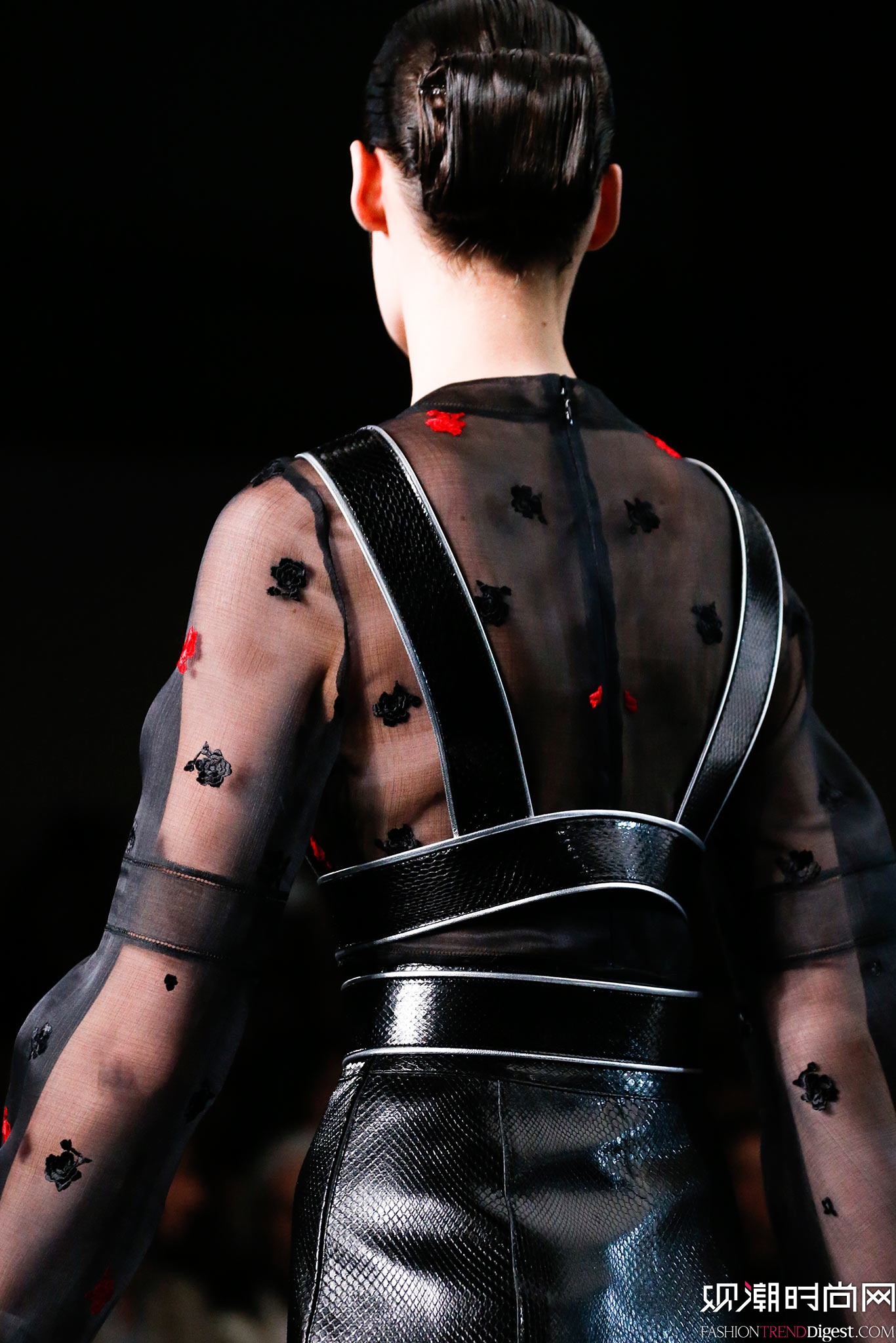 Alexander McQueen 2015İʱװ㳡ͼƬ